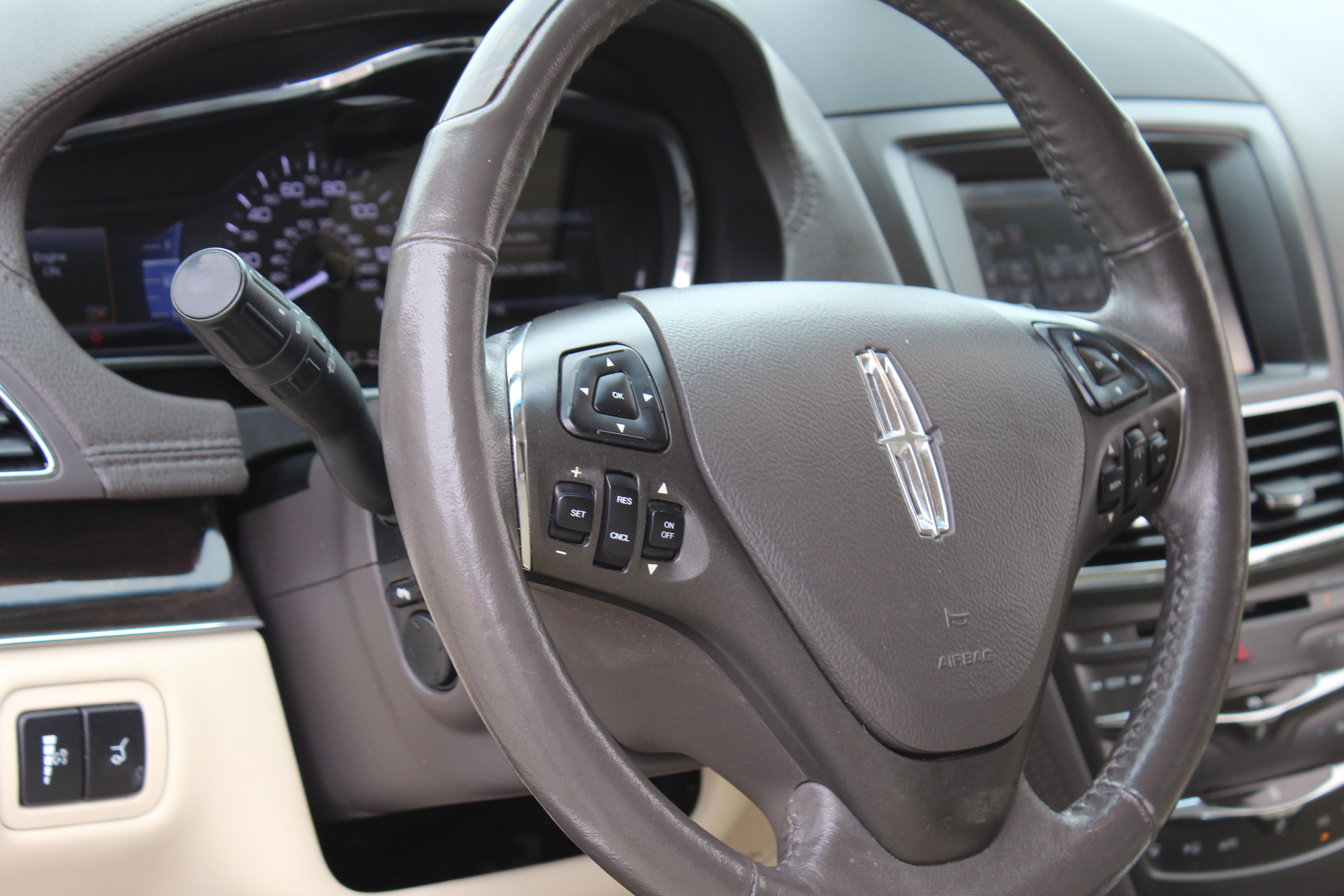 2014 Lincoln MKT 4dr Wgn 3.5L AWD EcoBoost - White exterior view 18