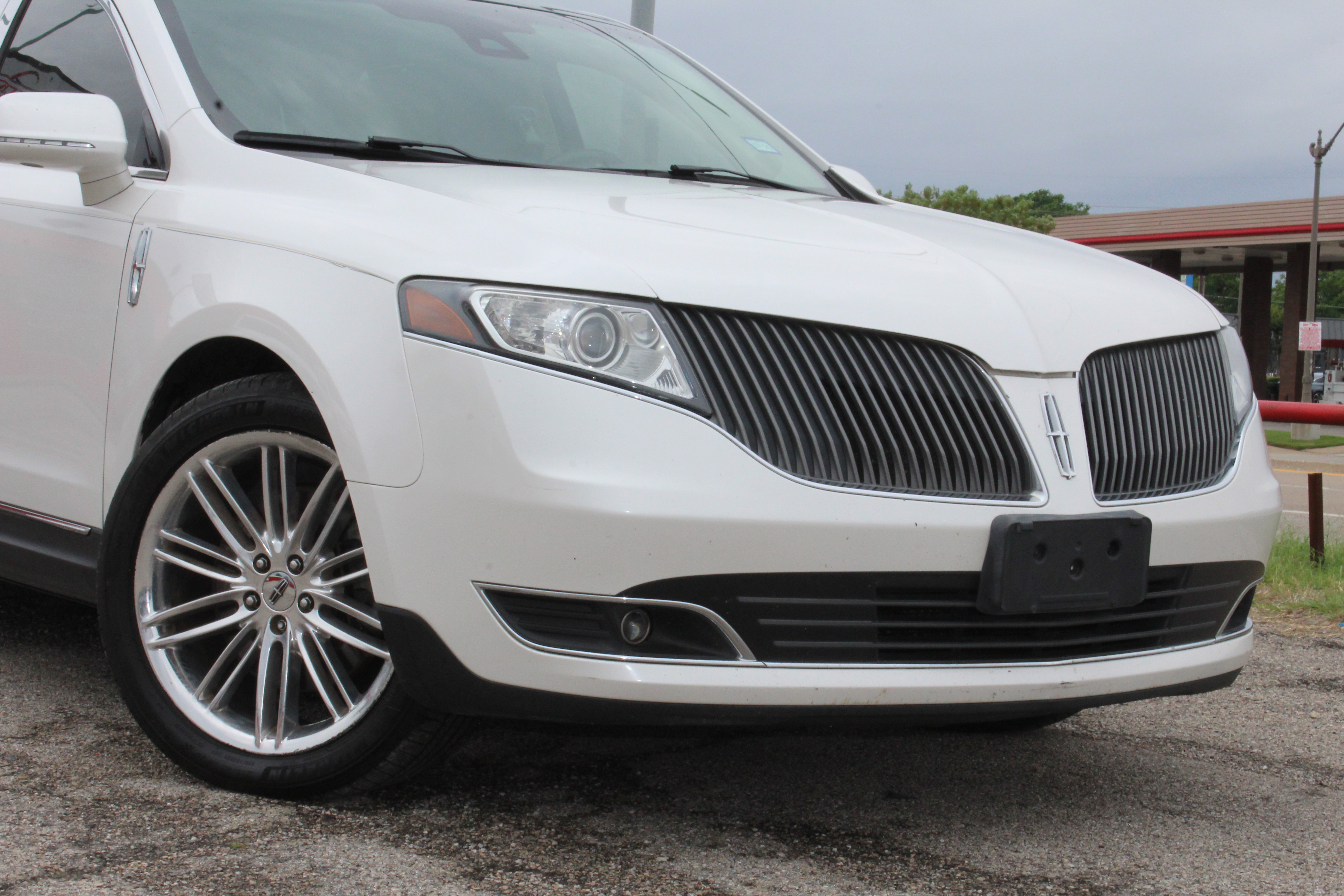 2014 Lincoln MKT 4dr Wgn 3.5L AWD EcoBoost - White exterior view 3