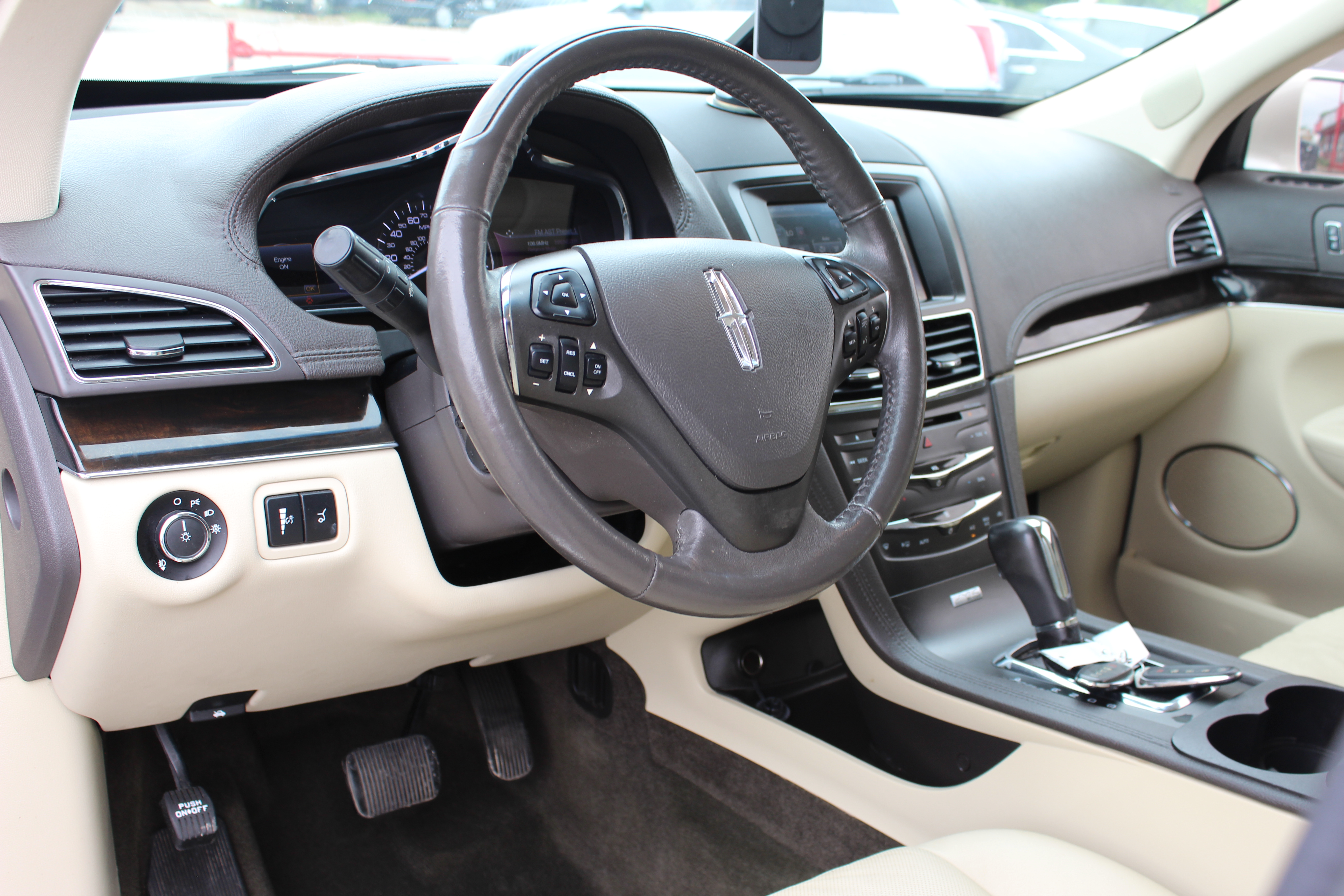 2014 Lincoln MKT 4dr Wgn 3.5L AWD EcoBoost - White exterior view 19