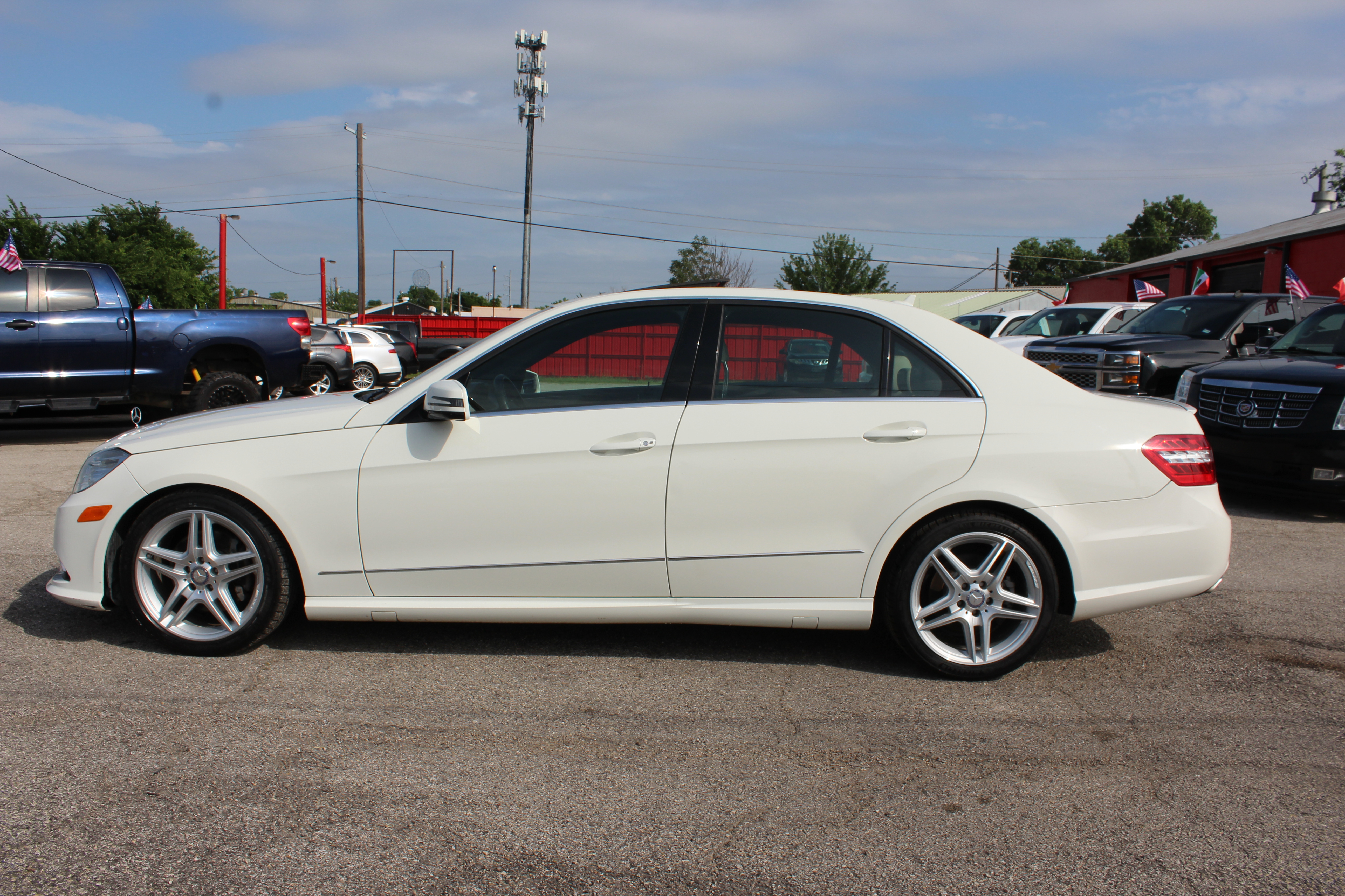 2011 Mercedes-Benz E 350 4dr Sdn E 350 Luxury RWD - White exterior view 7