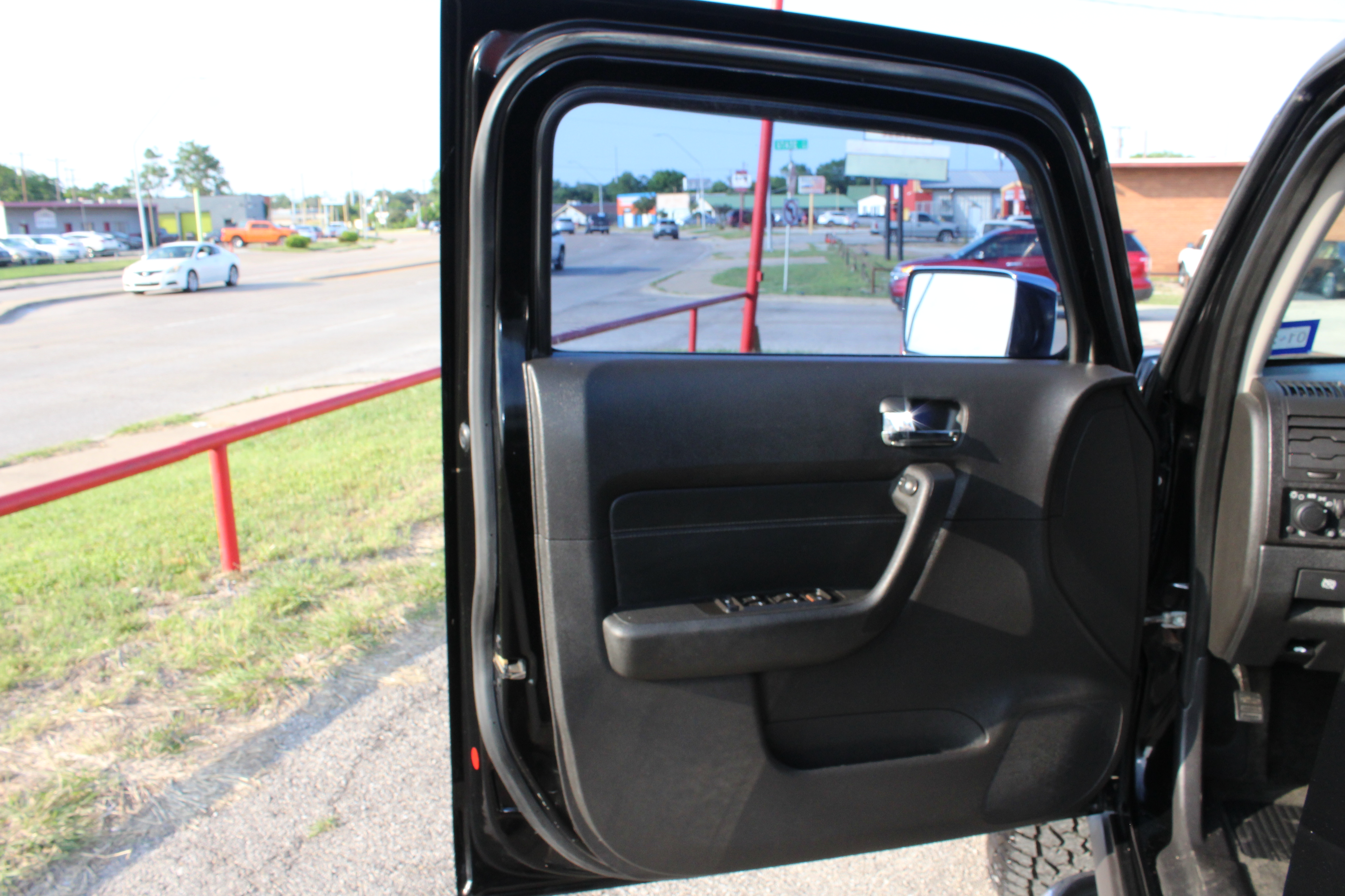 2006 Hummer H3 SUV 4dr 4WD SUV - Black exterior view 19