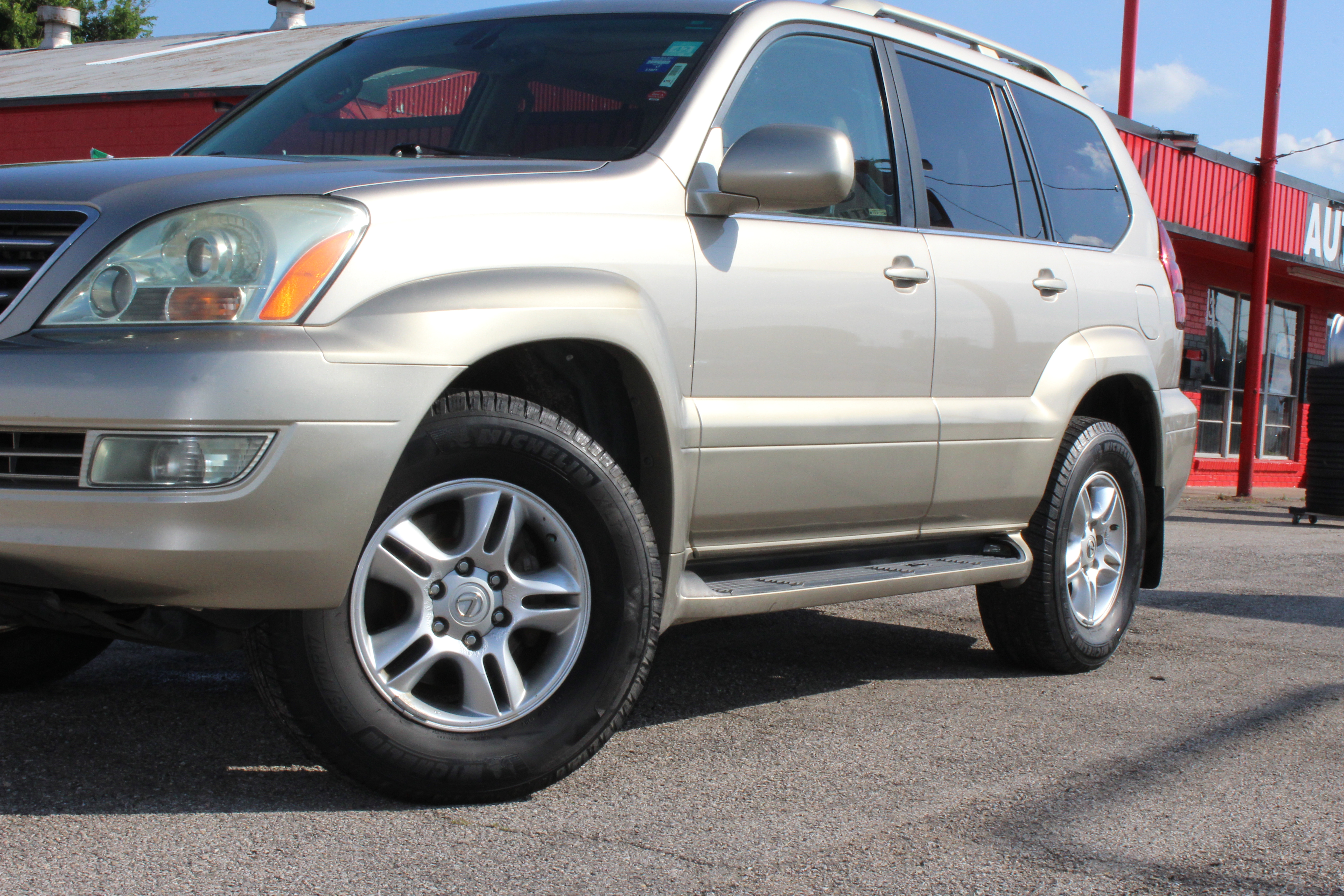 2004 Lexus GX 470 4dr SUV 4WD - Gold exterior view 9