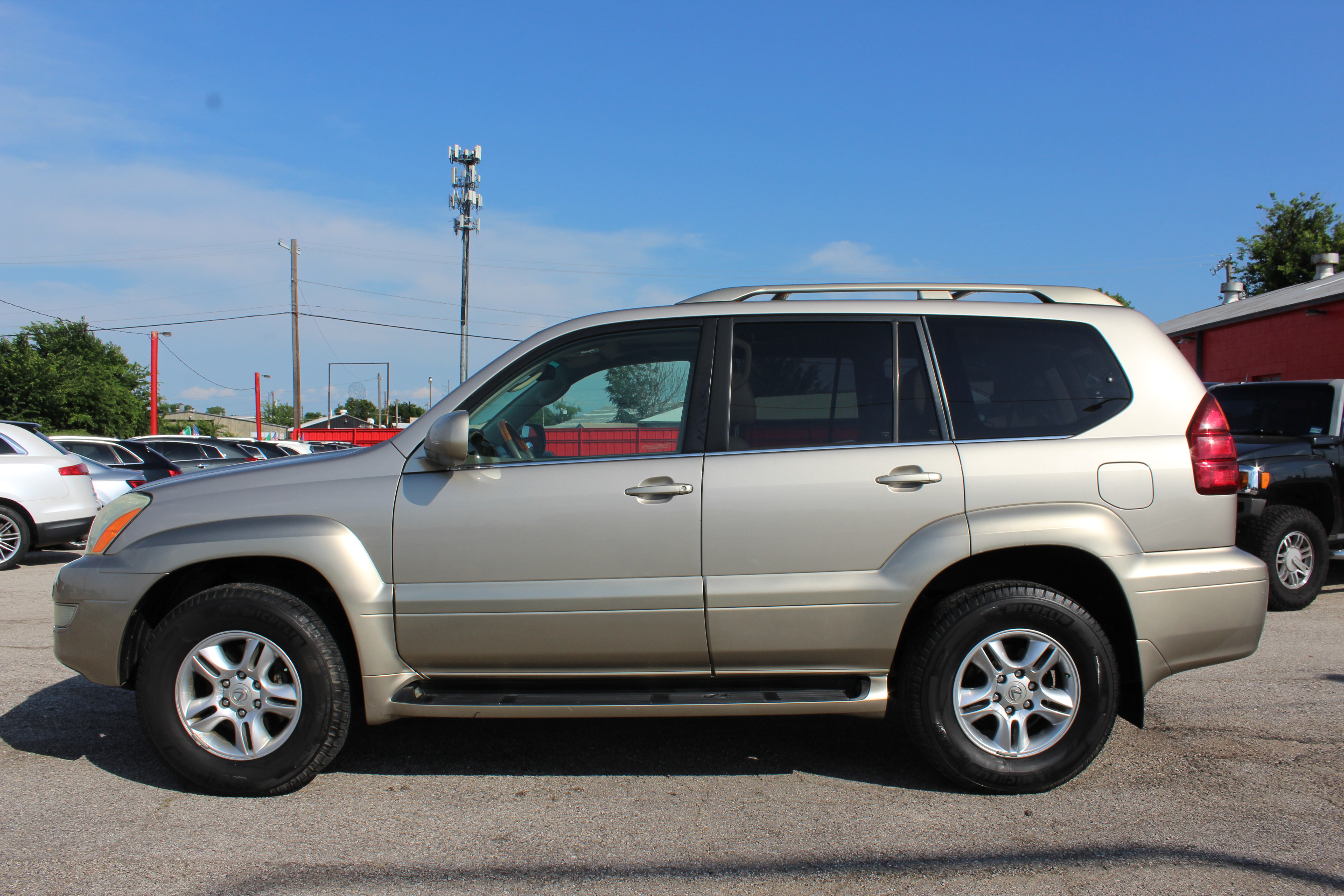 2004 Lexus GX 470 4dr SUV 4WD - Gold exterior view 10