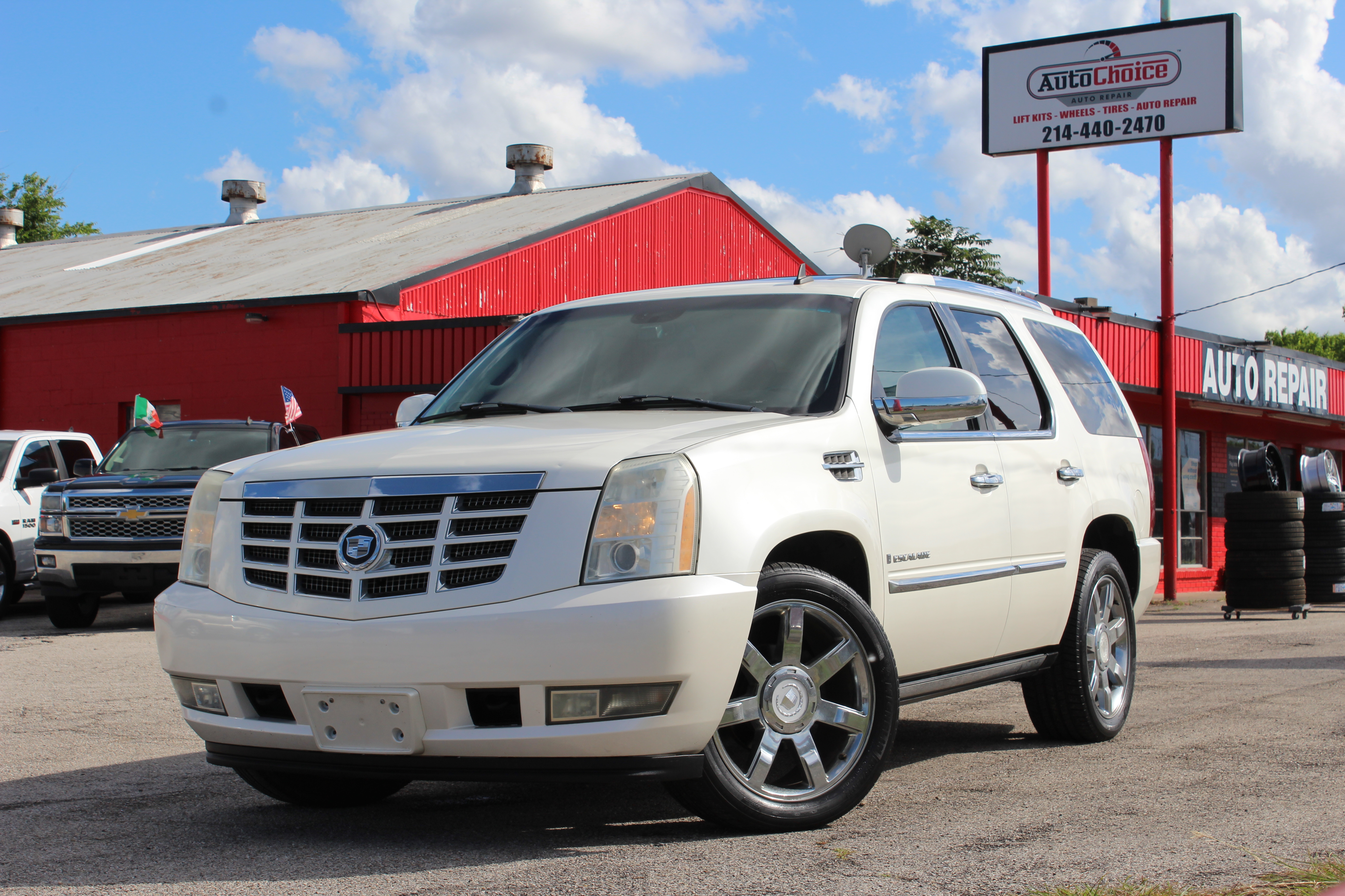 2007 Cadillac Escalade AWD 4dr - Cream exterior view 4