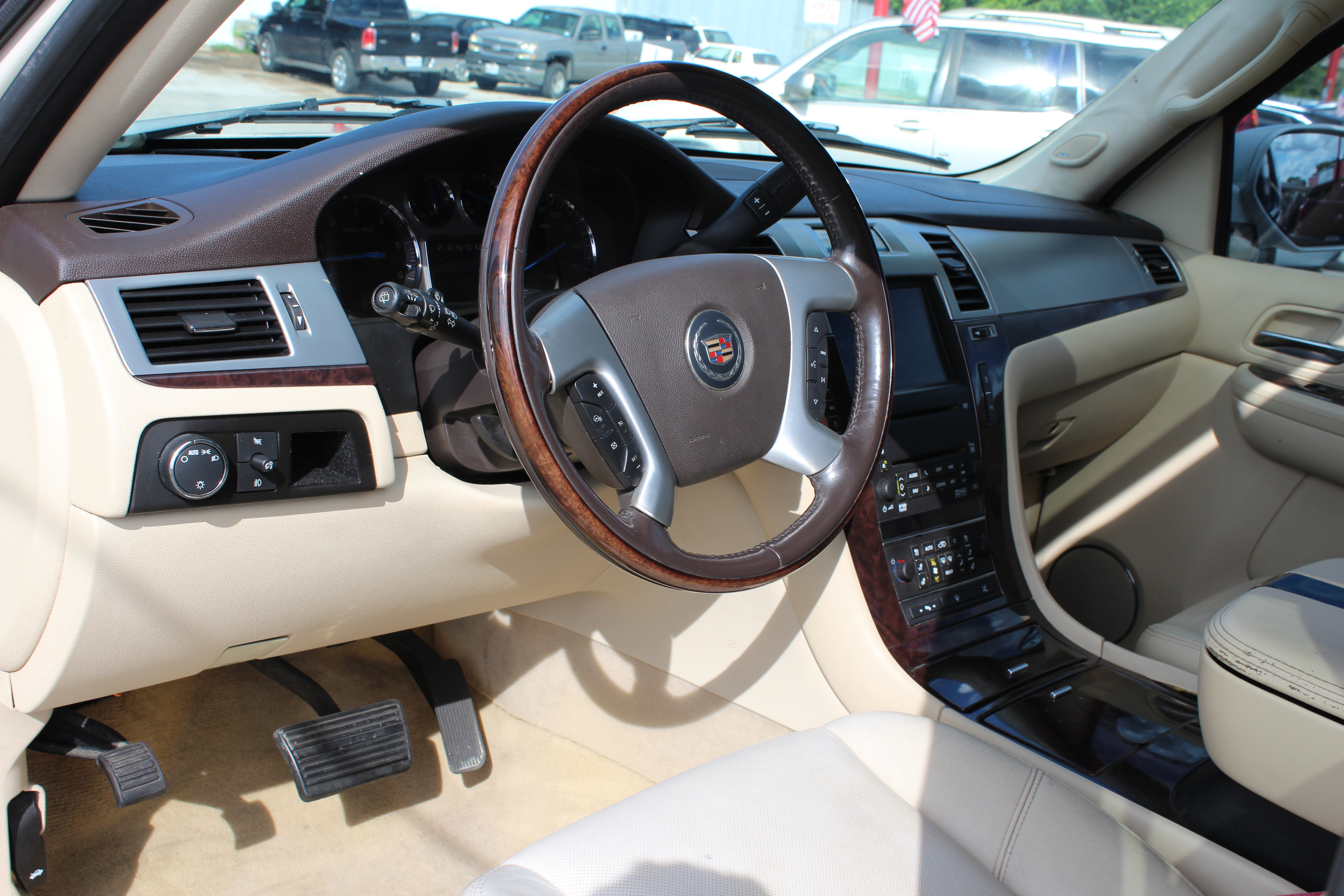 2007 Cadillac Escalade AWD 4dr - Cream exterior view 15