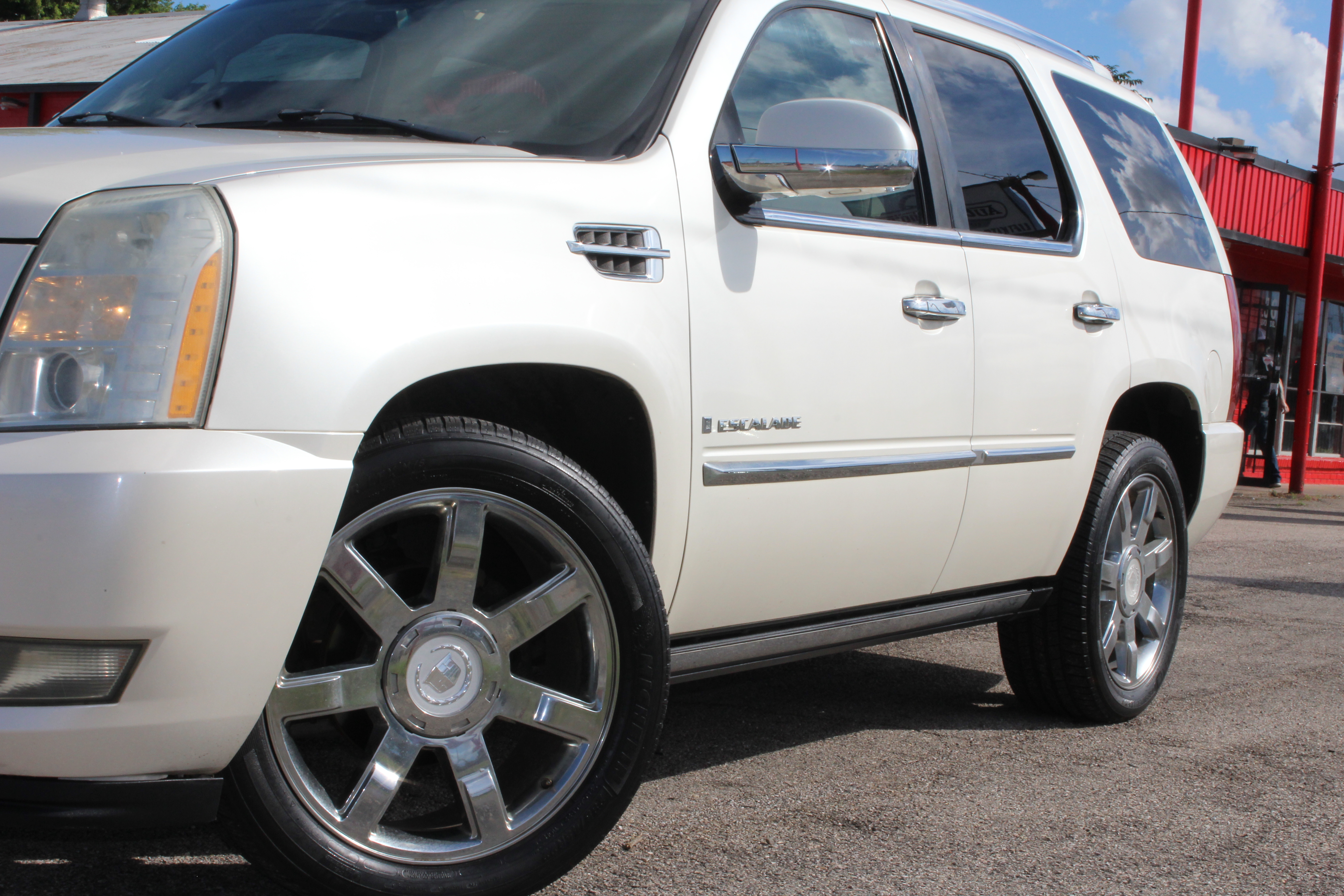 2007 Cadillac Escalade AWD 4dr - Cream exterior view 5