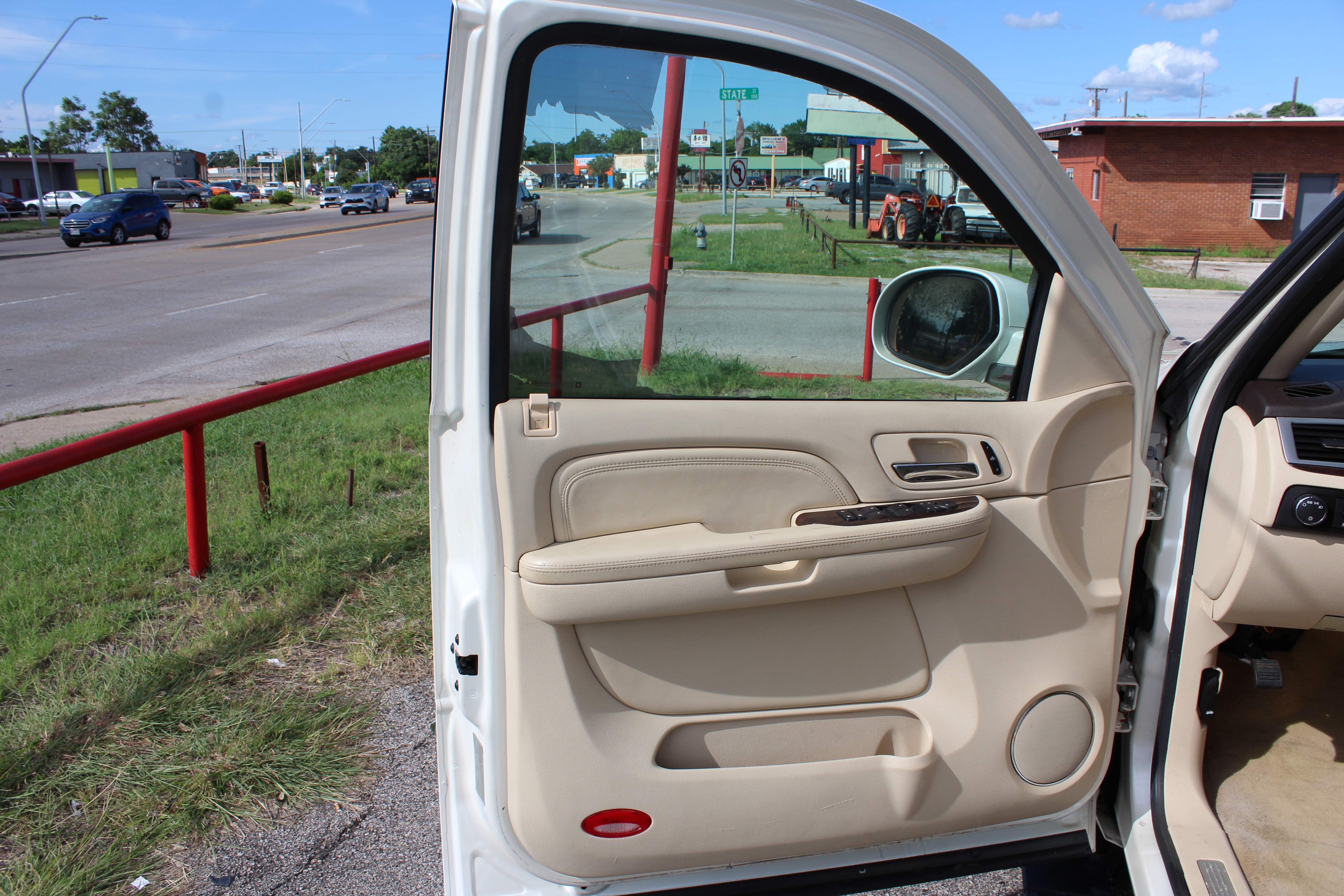 2007 Cadillac Escalade AWD 4dr - Cream exterior view 16