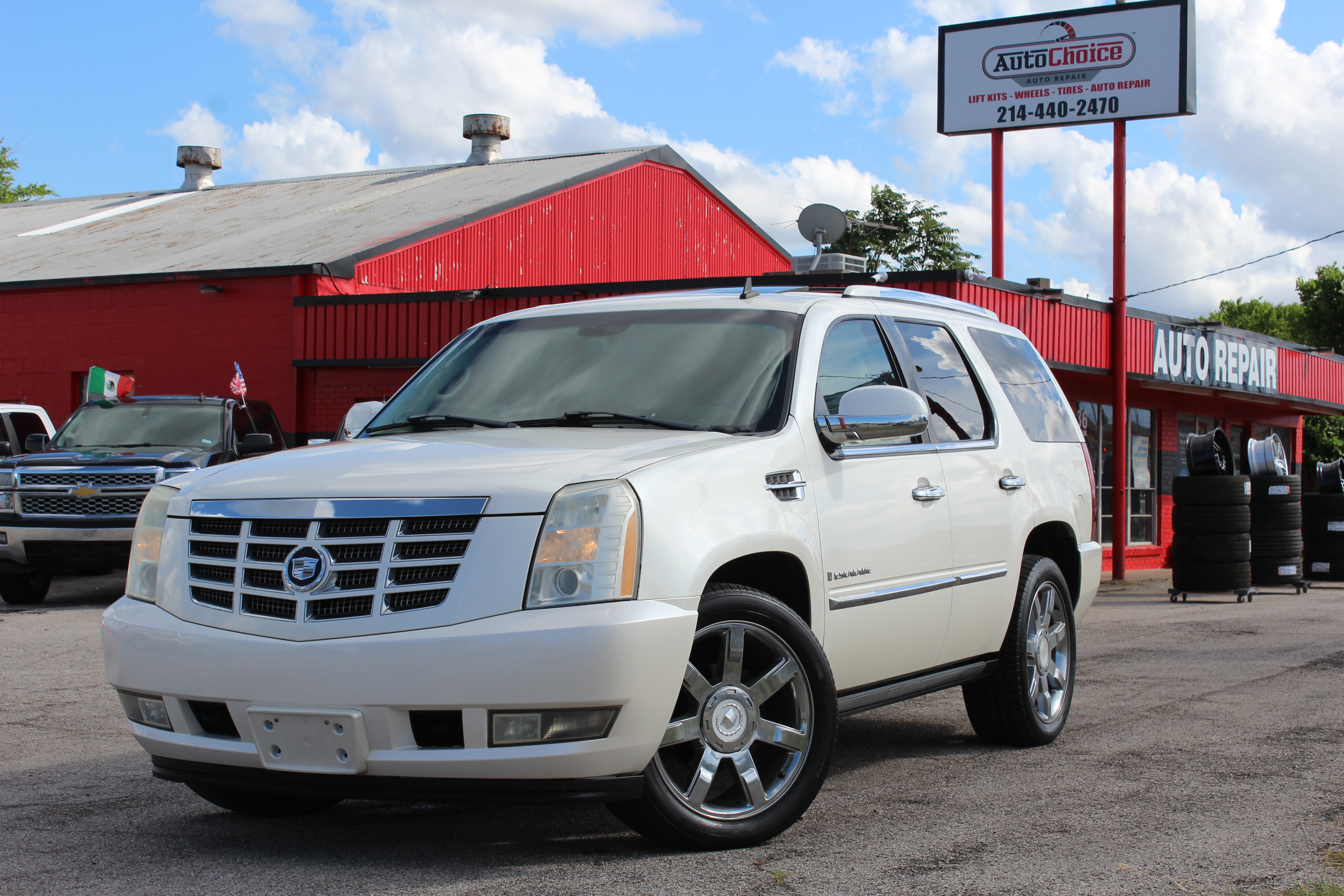 2007 Cadillac Escalade AWD 4dr - Cream exterior view 3