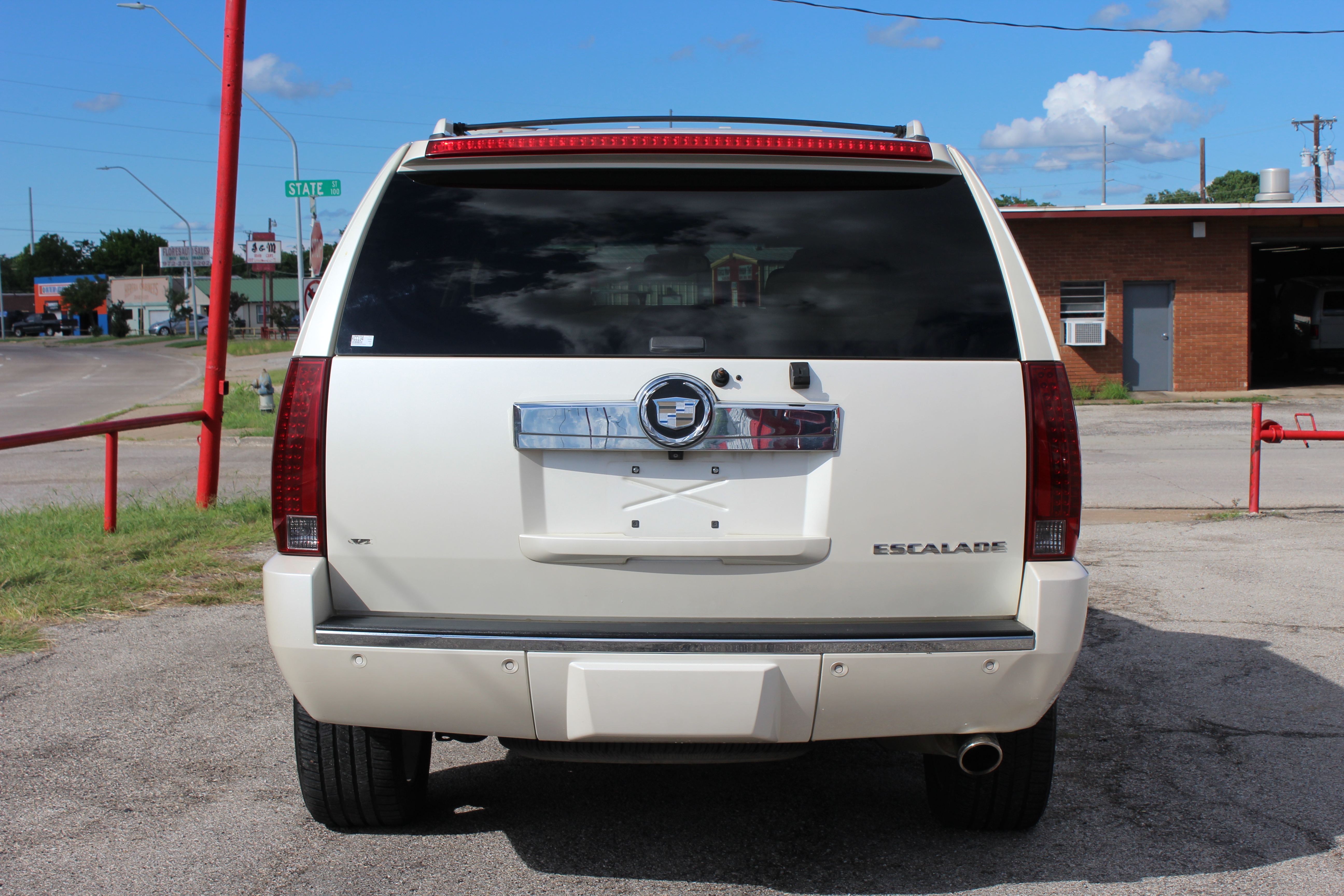 2007 Cadillac Escalade AWD 4dr - Cream exterior view 9