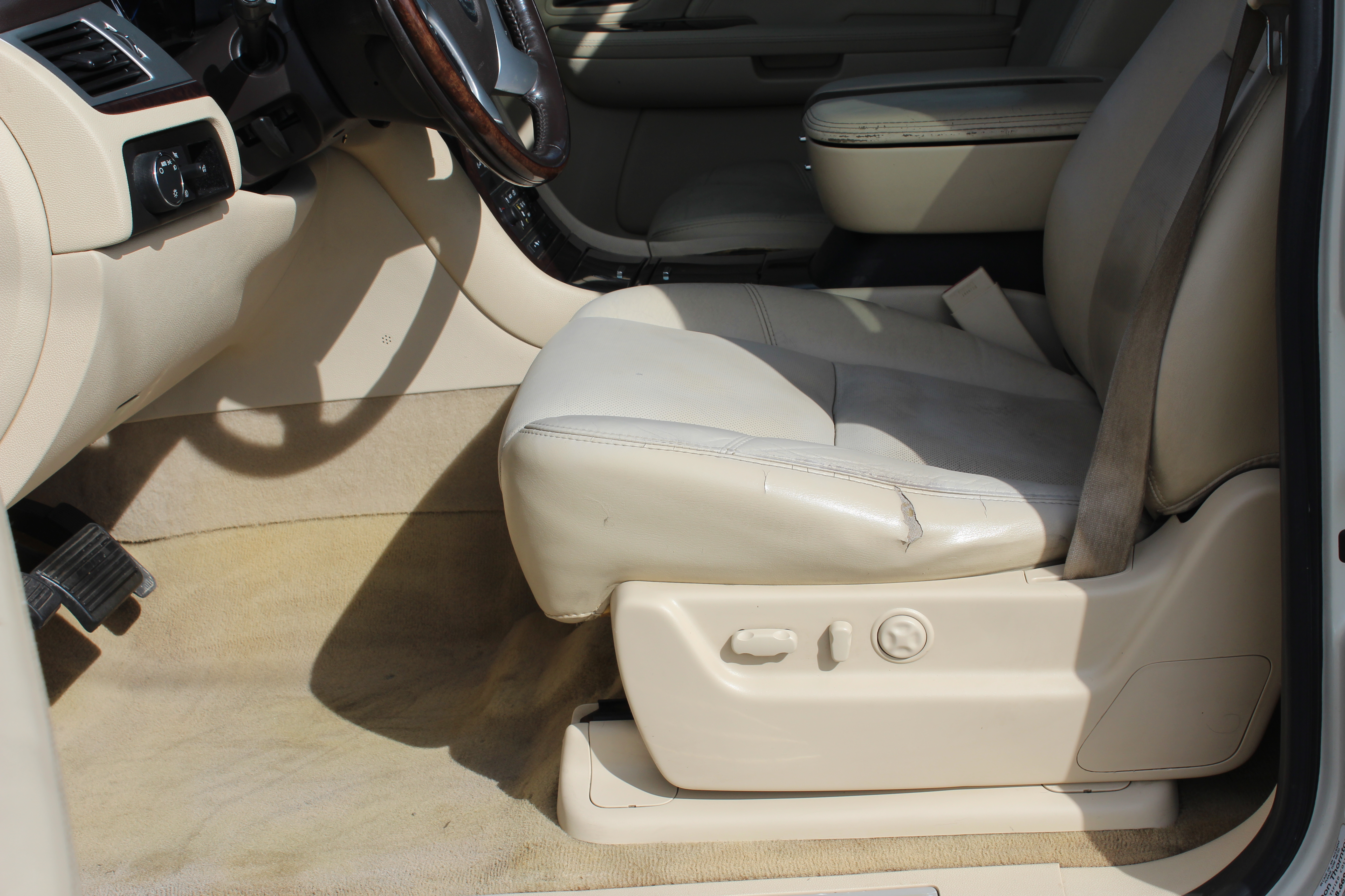 2007 Cadillac Escalade AWD 4dr - Cream exterior view 14