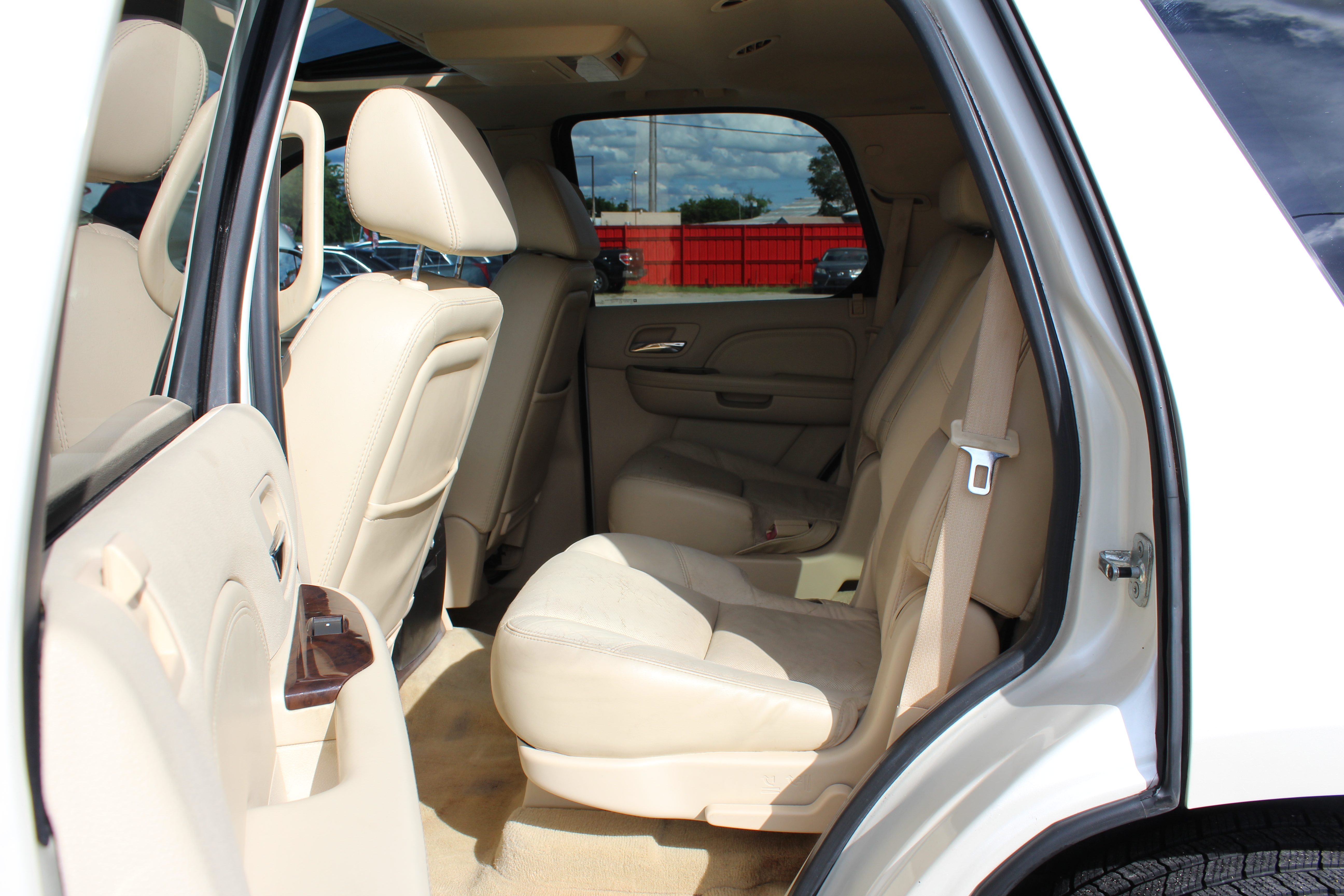 2007 Cadillac Escalade AWD 4dr - Cream exterior view 19
