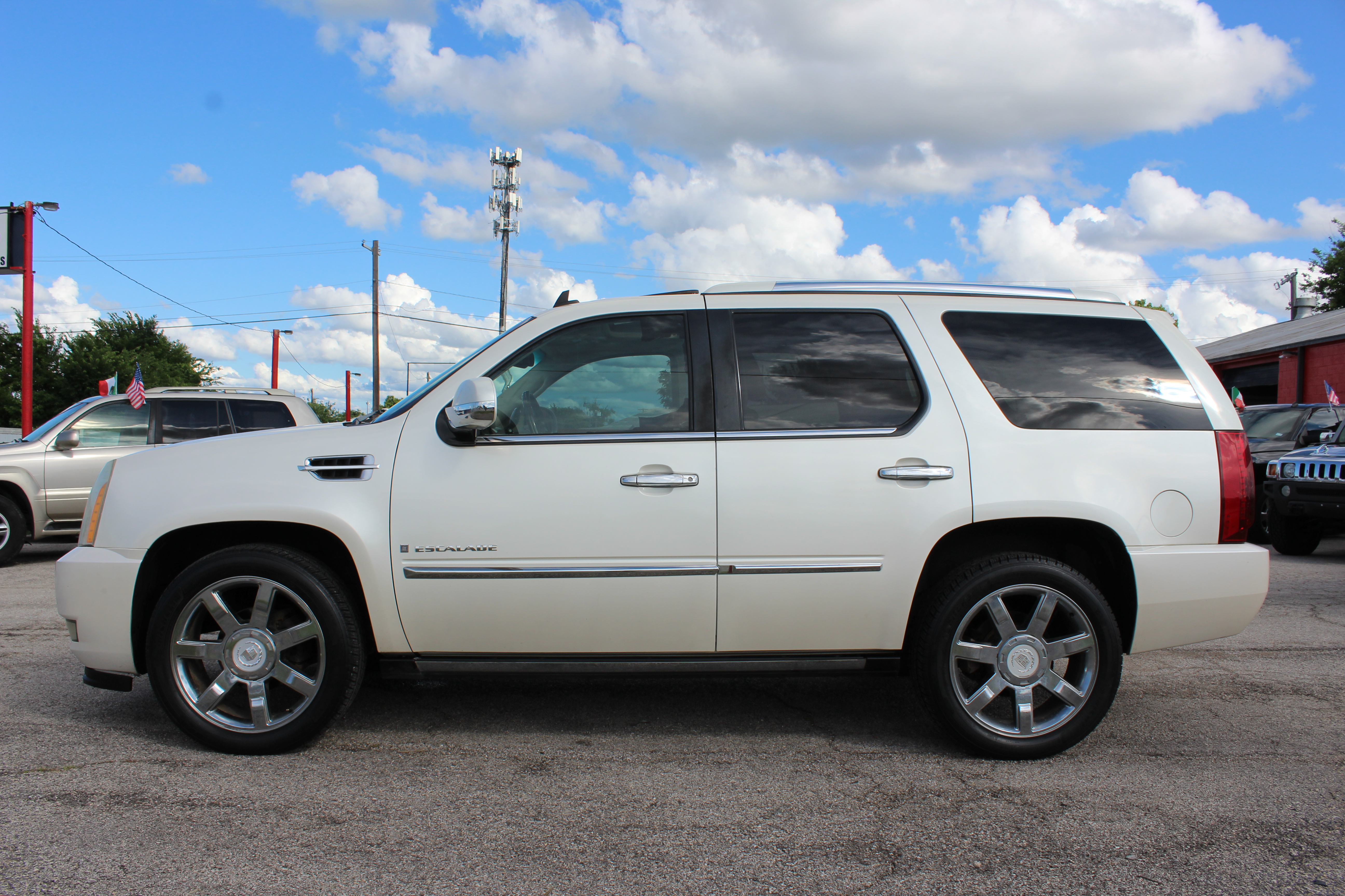 2007 Cadillac Escalade AWD 4dr - Cream exterior view 7