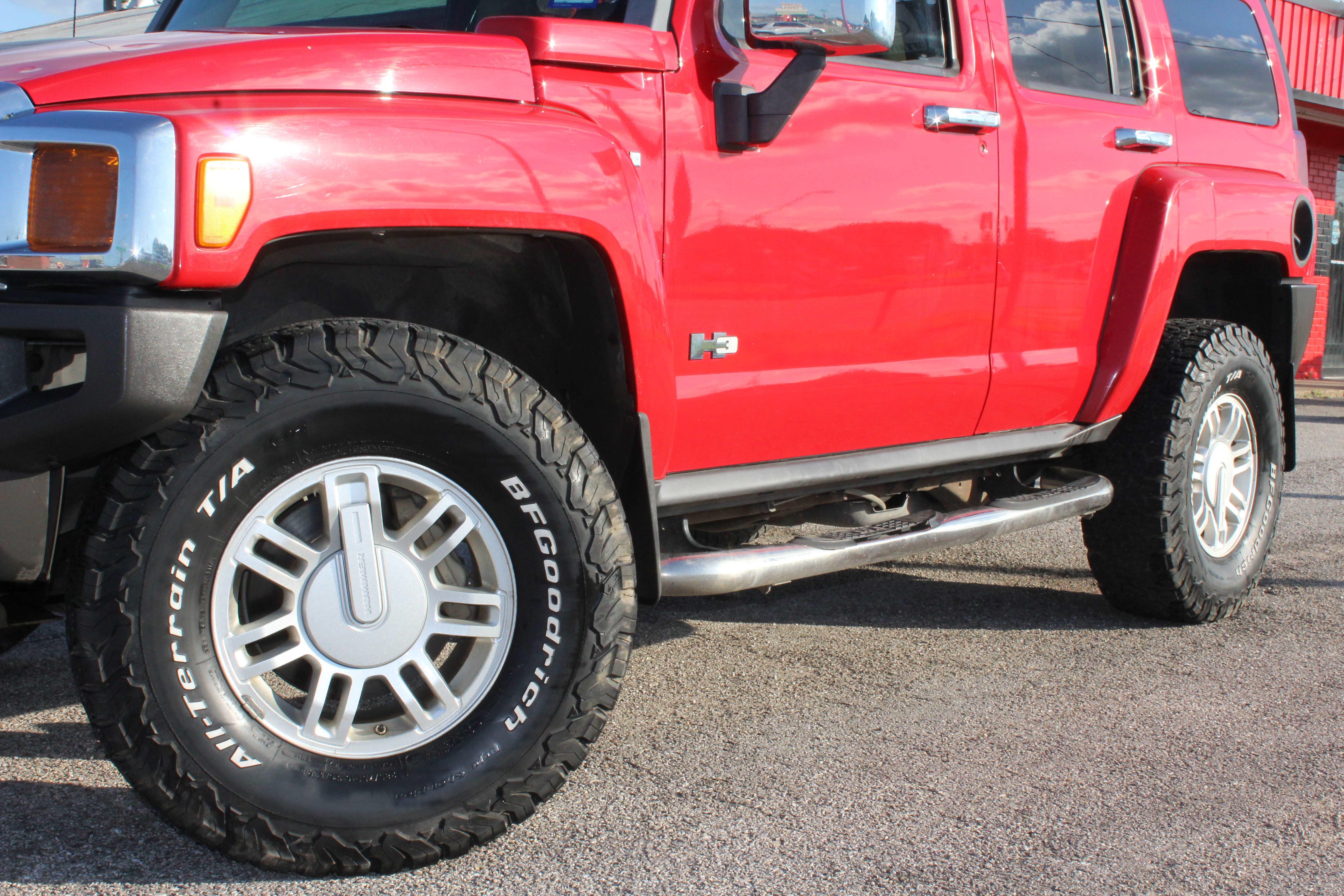 2008 Hummer H3 SUV 4WD 4dr SUV Luxury - Red exterior view 9