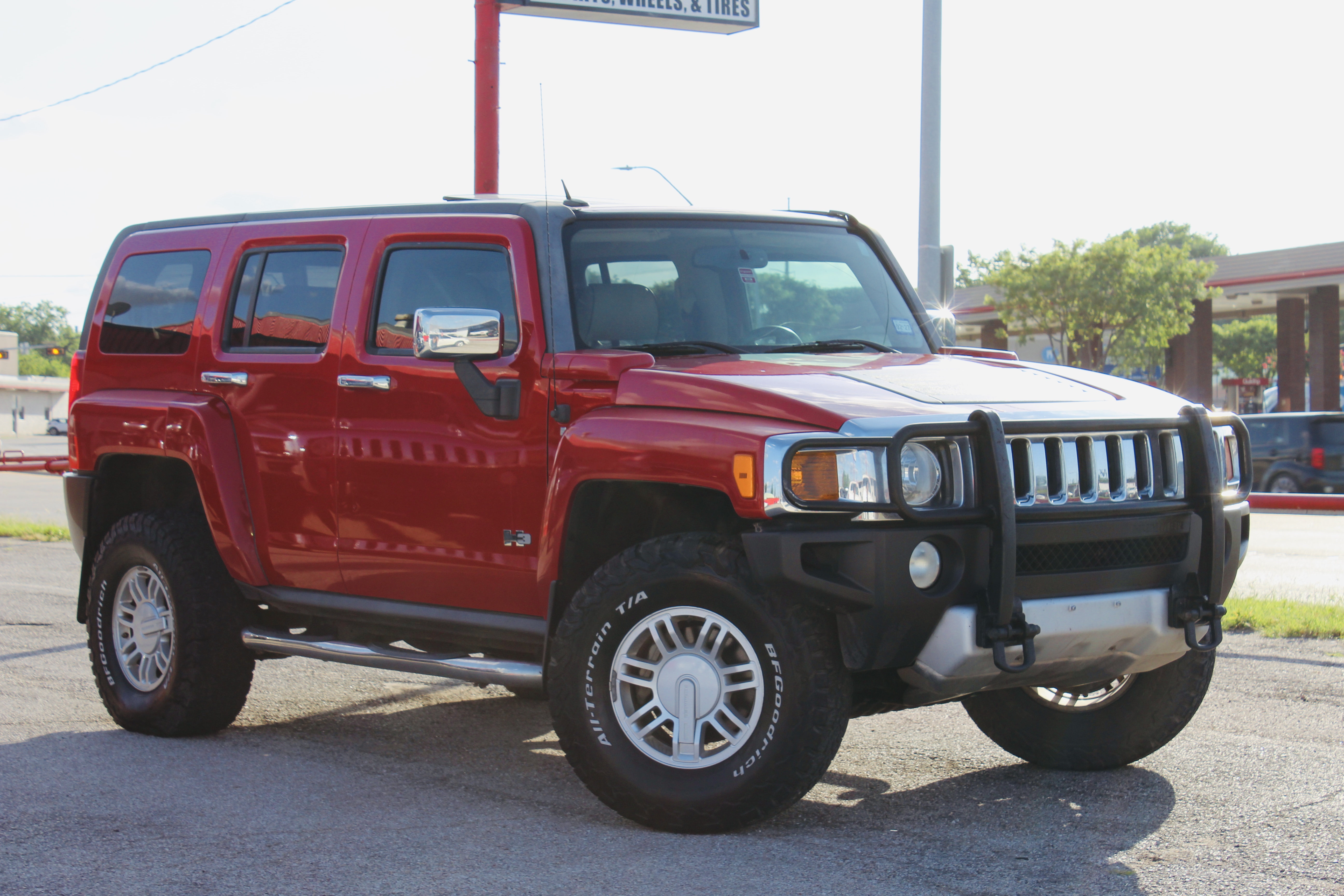 2008 Hummer H3 SUV 4WD 4dr SUV Luxury - Red exterior view 2