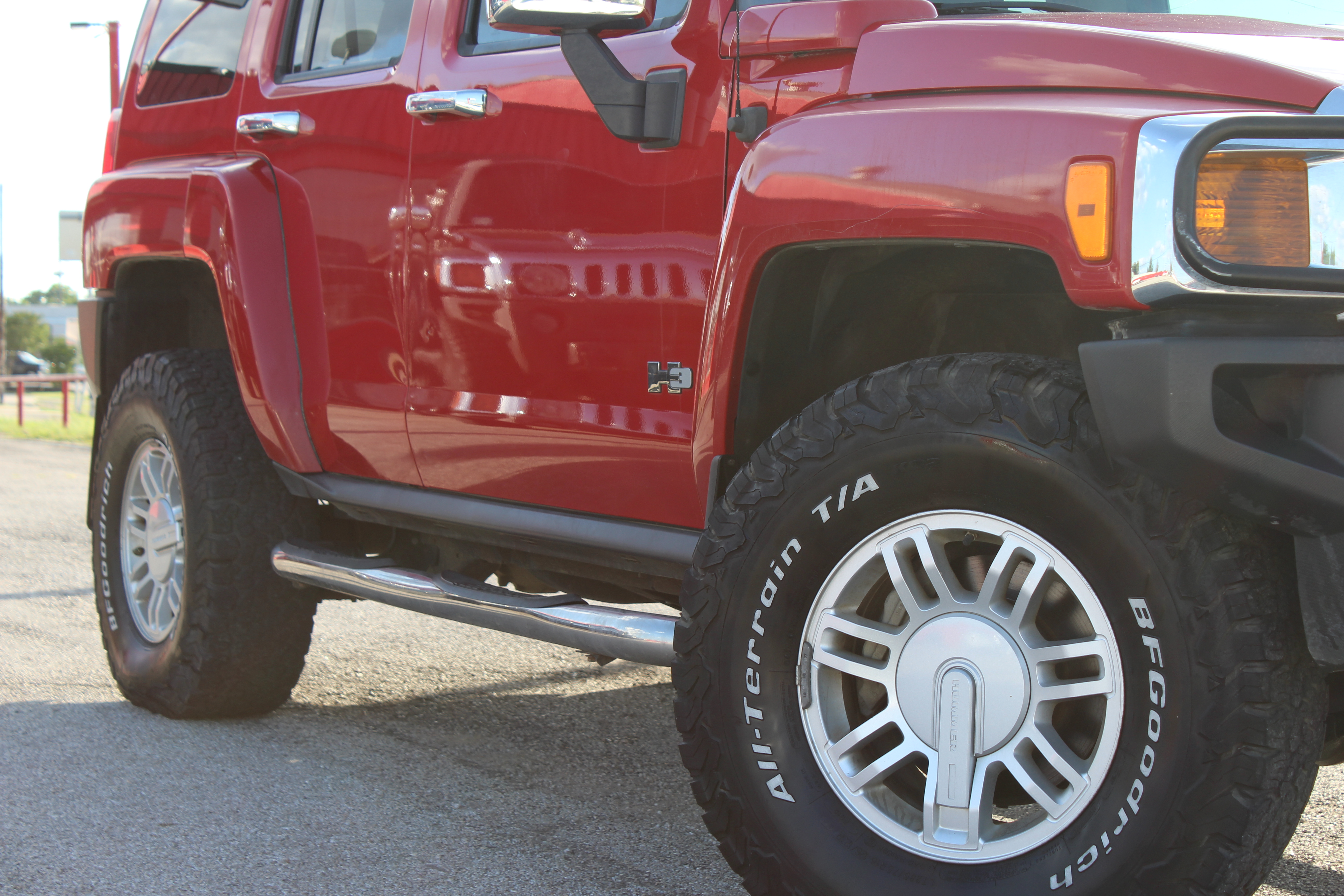 2008 Hummer H3 SUV 4WD 4dr SUV Luxury - Red exterior view 3