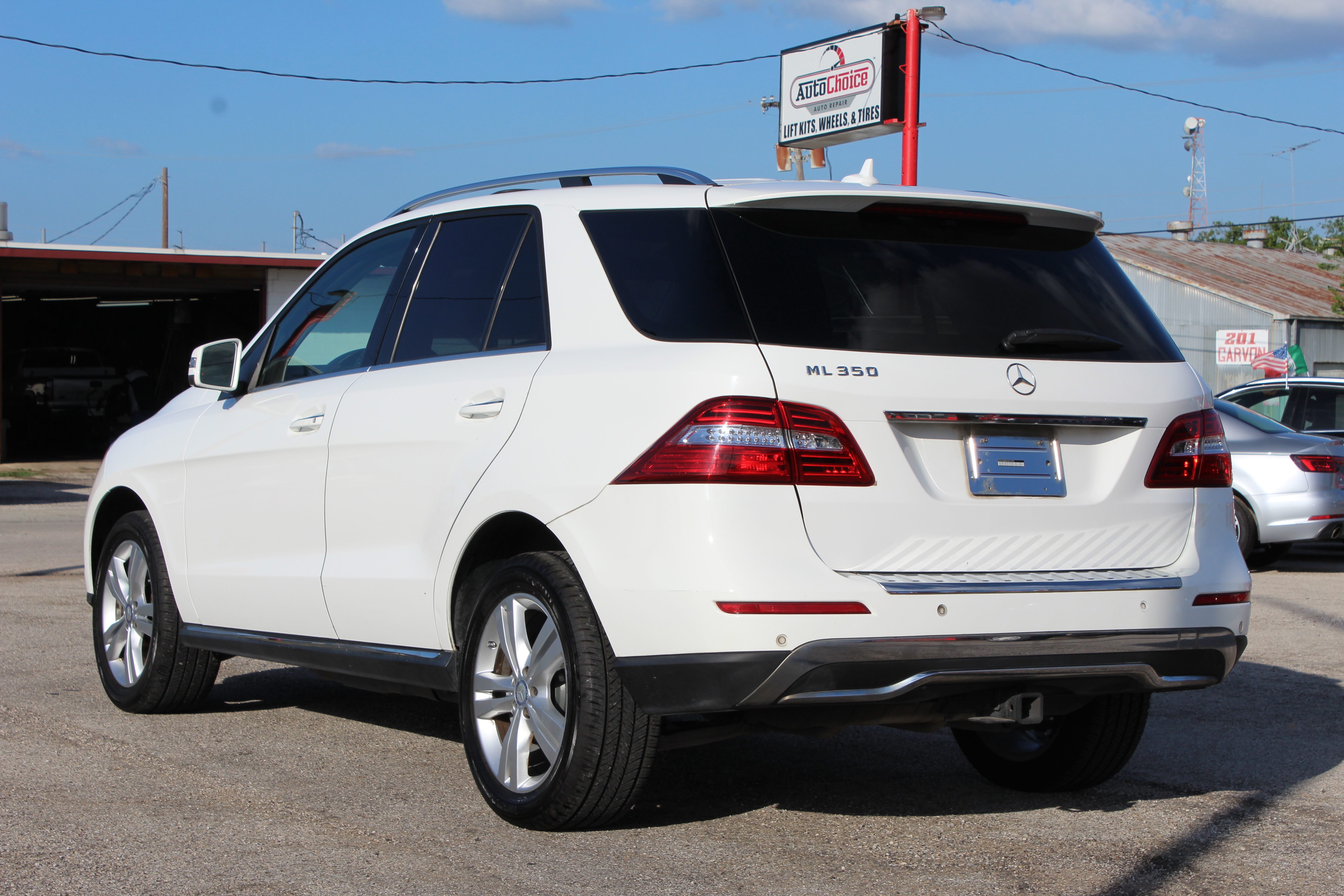 2015 Mercedes-Benz ML 350 RWD 4dr ML 350 - White exterior view 8