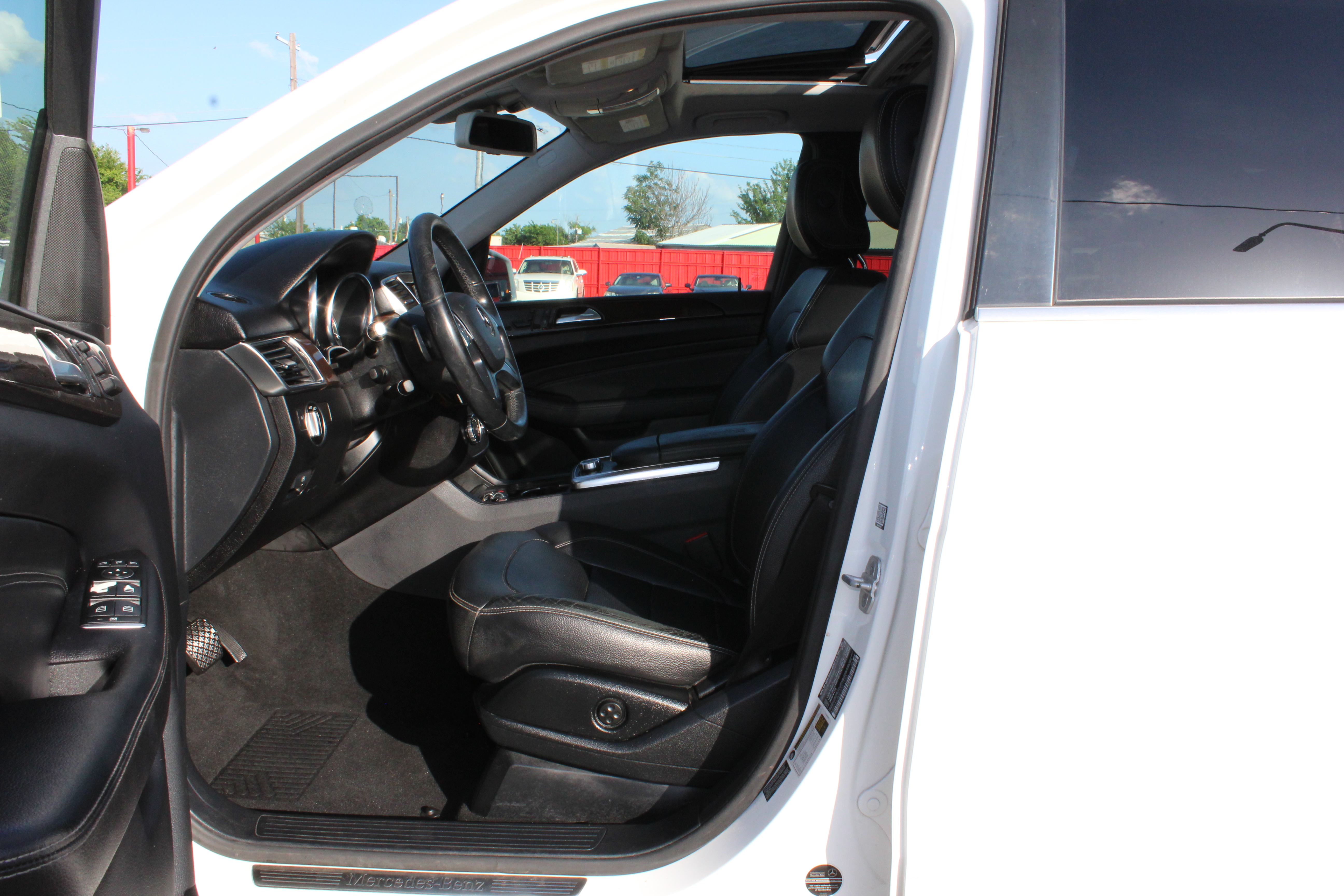 2015 Mercedes-Benz ML 350 RWD 4dr ML 350 - White exterior view 12