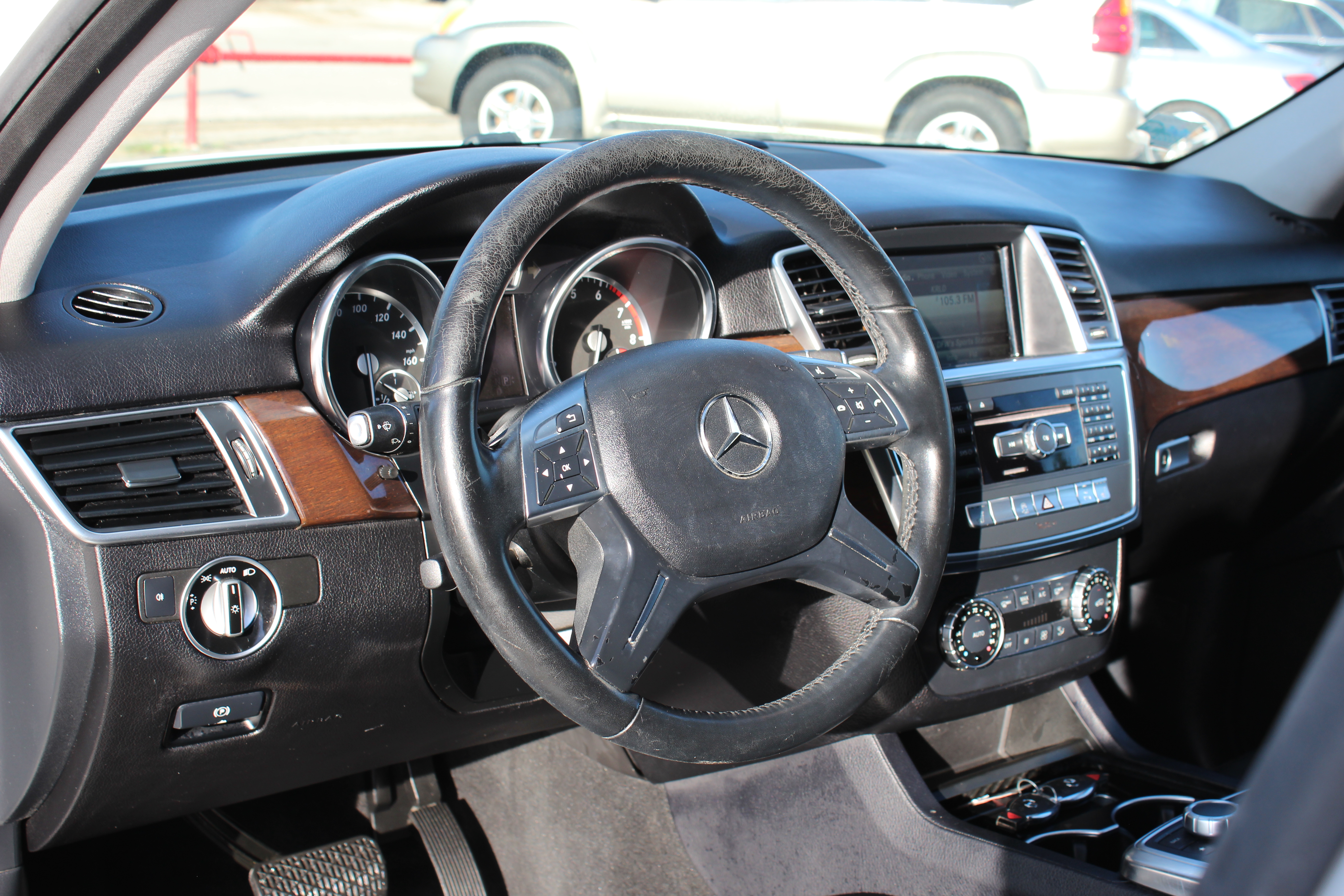 2015 Mercedes-Benz ML 350 RWD 4dr ML 350 - White exterior view 19