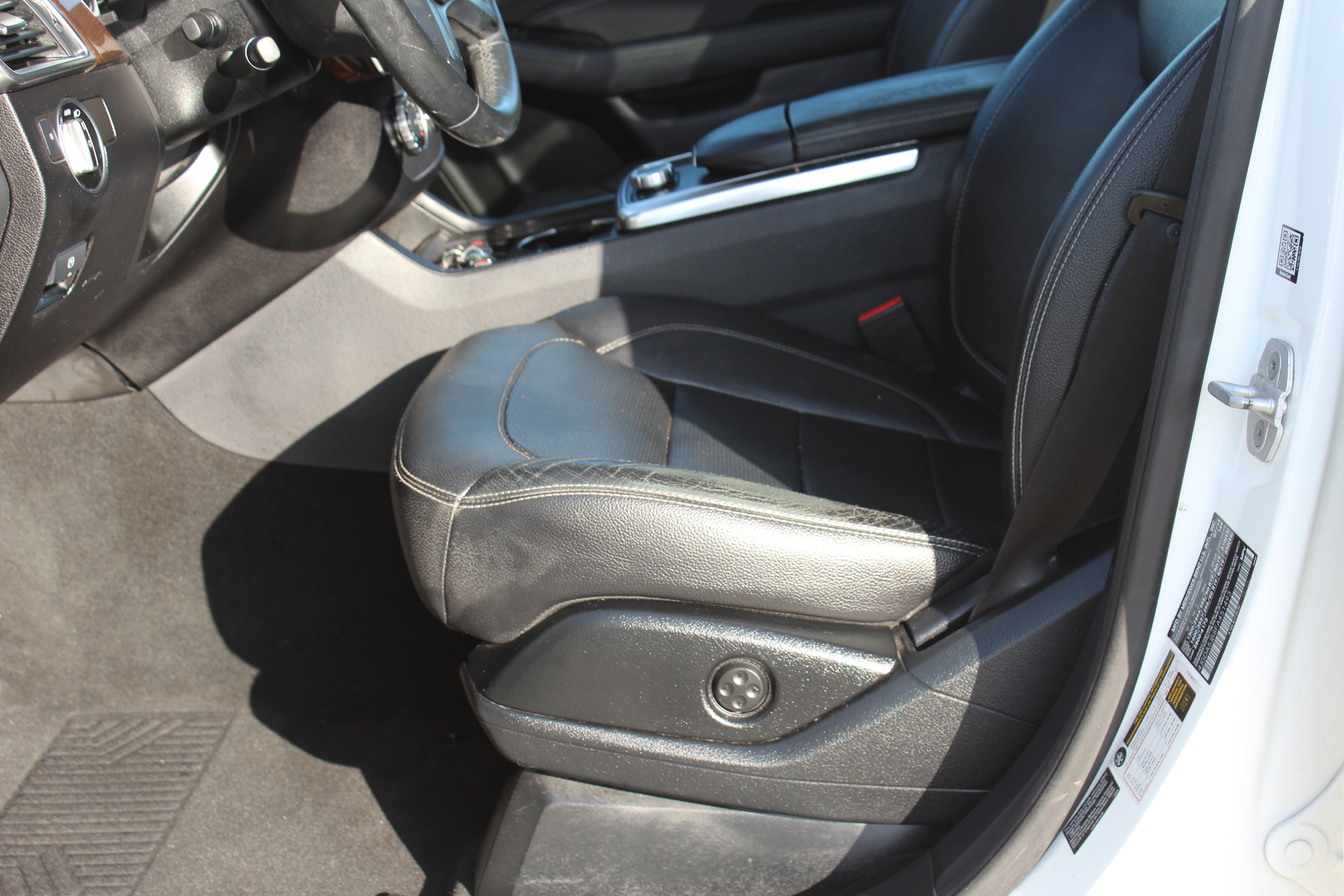 2015 Mercedes-Benz ML 350 RWD 4dr ML 350 - White exterior view 13