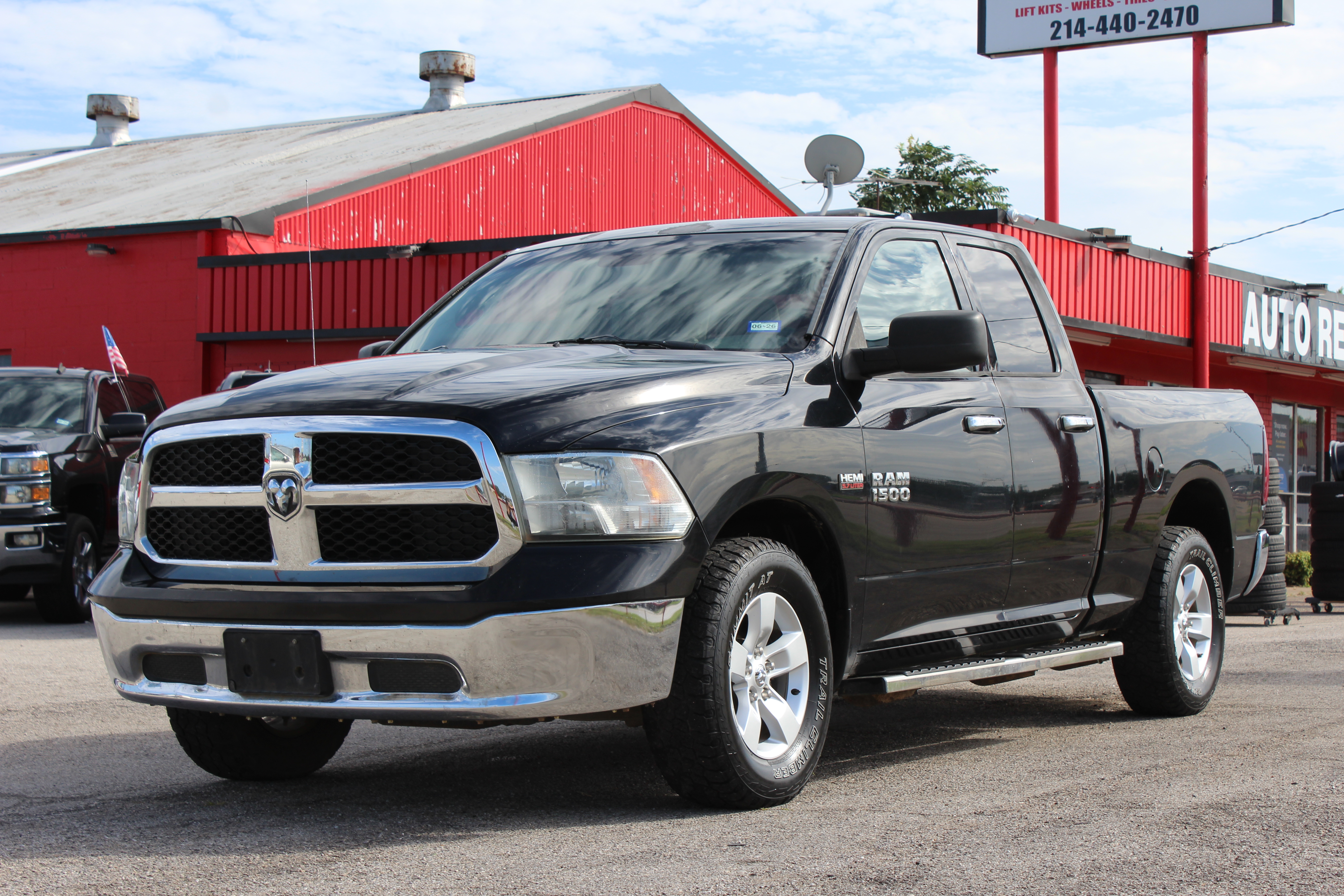 2014 RAM 1500 2WD Quad Cab 140.5 SLT - Black exterior view 6