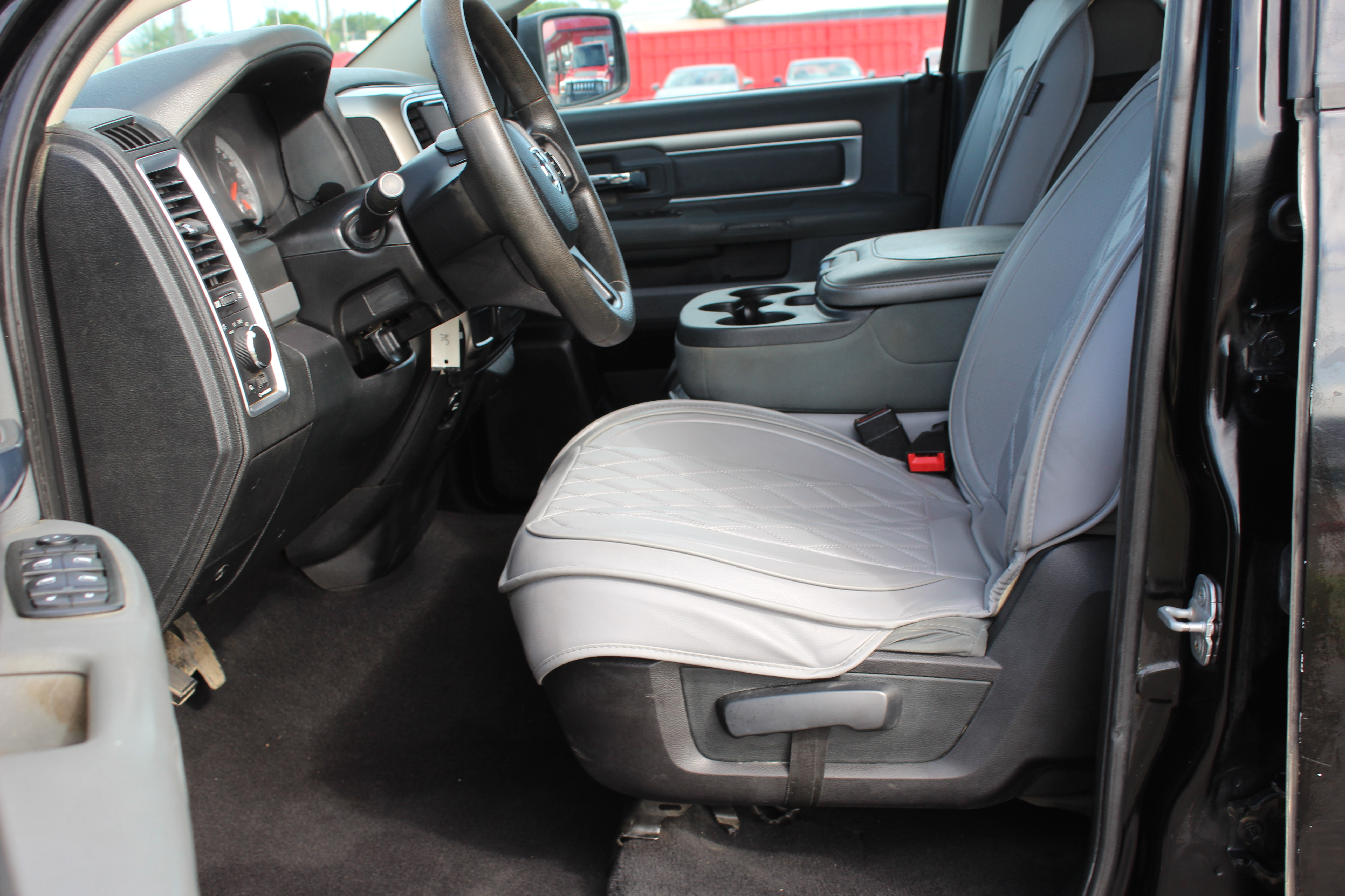 2014 RAM 1500 2WD Quad Cab 140.5 SLT - Black exterior view 15