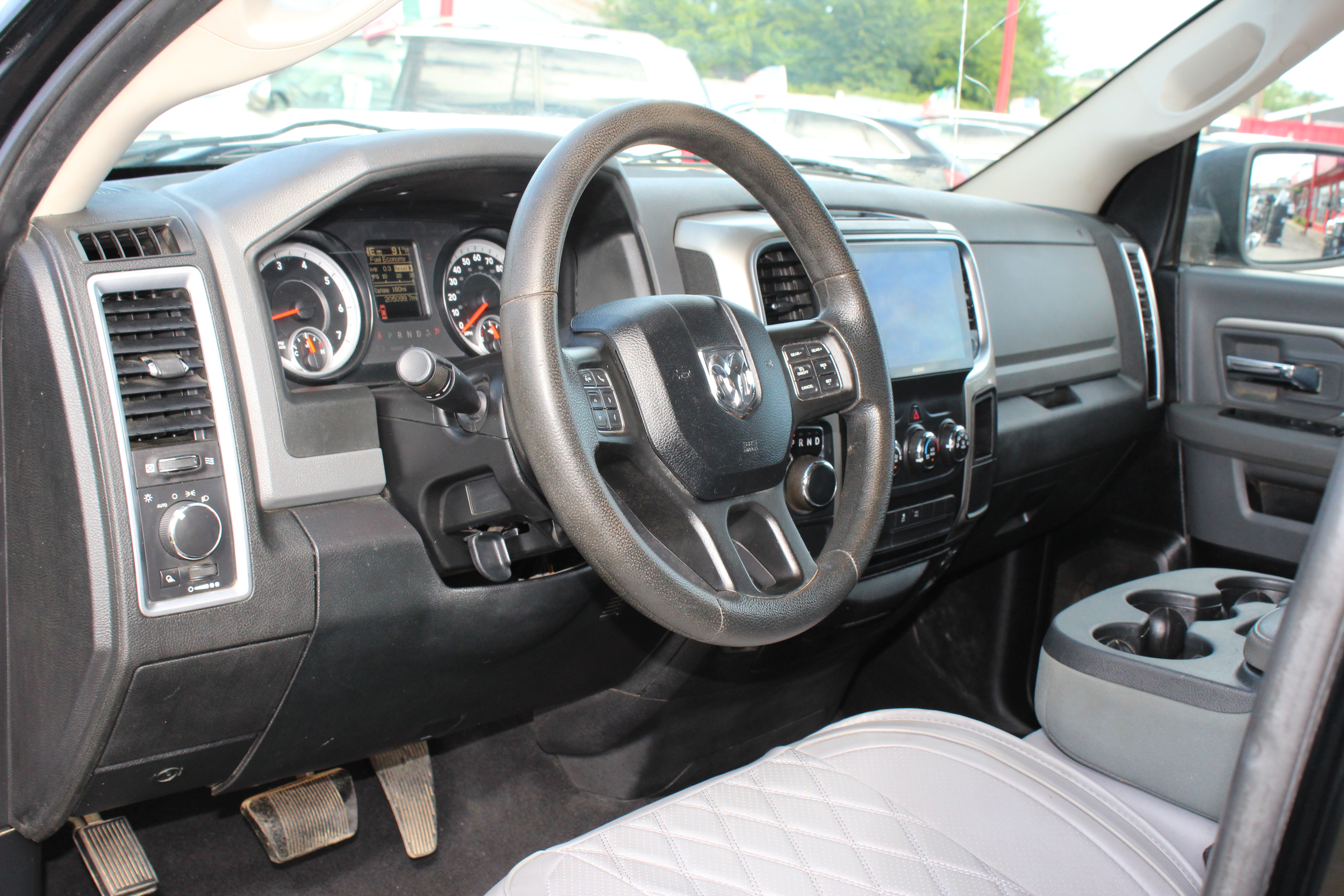 2014 RAM 1500 2WD Quad Cab 140.5 SLT - Black exterior view 16