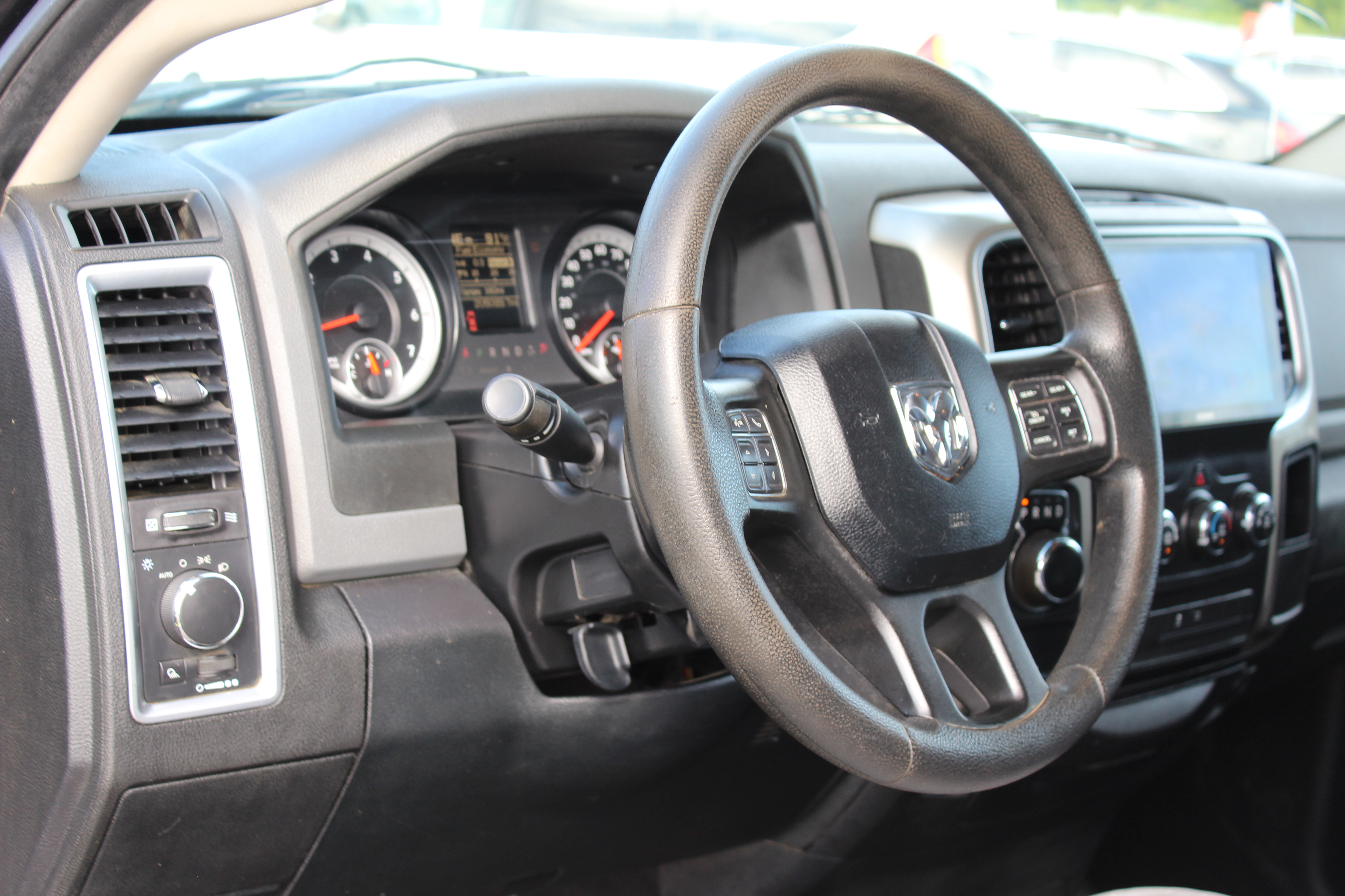 2014 RAM 1500 2WD Quad Cab 140.5 SLT - Black exterior view 17