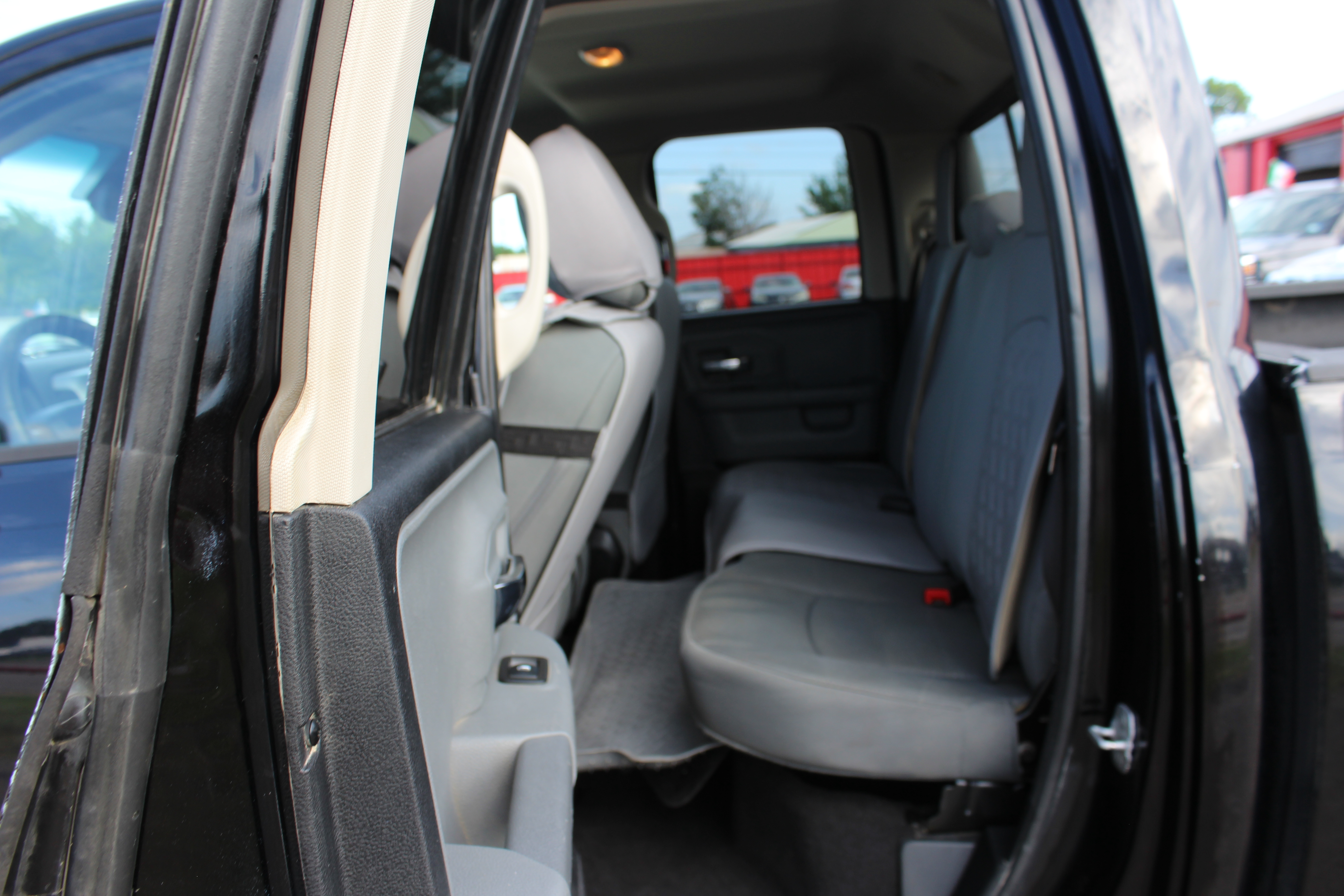 2014 RAM 1500 2WD Quad Cab 140.5 SLT - Black exterior view 20