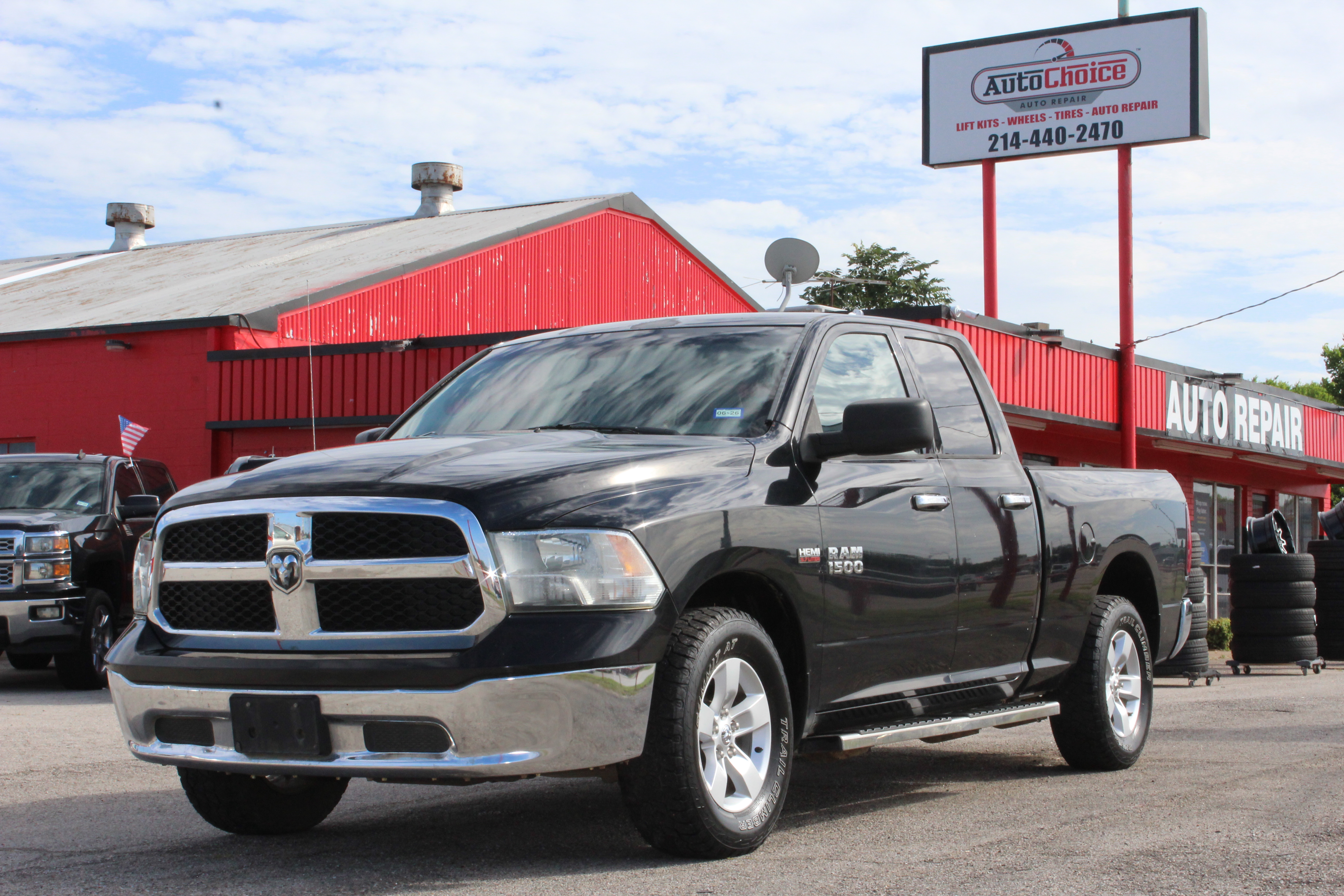 2014 RAM 1500 2WD Quad Cab 140.5 SLT - Black exterior view 5