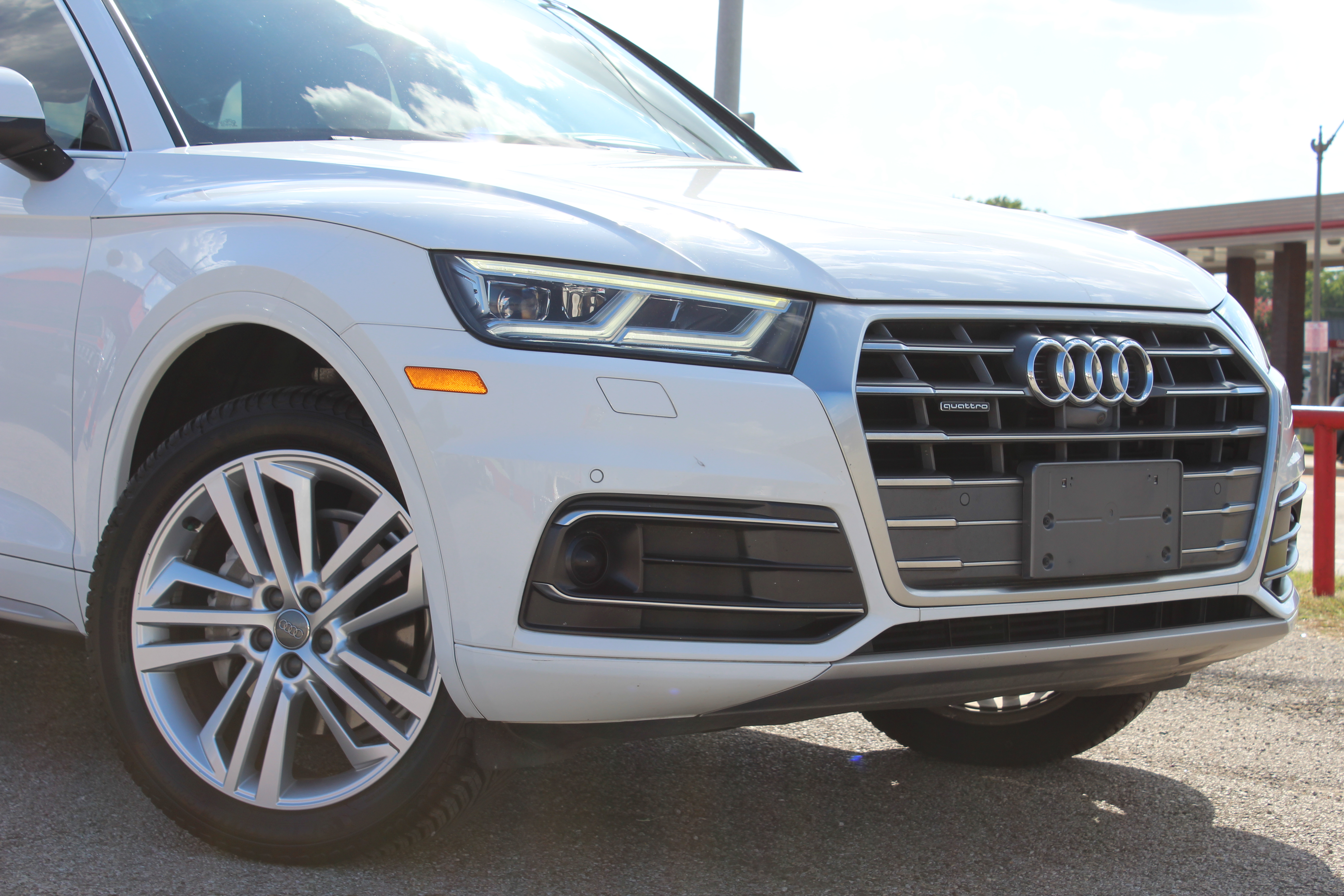 2018 Audi Q5 2.0 TFSI Prestige - White exterior view 2