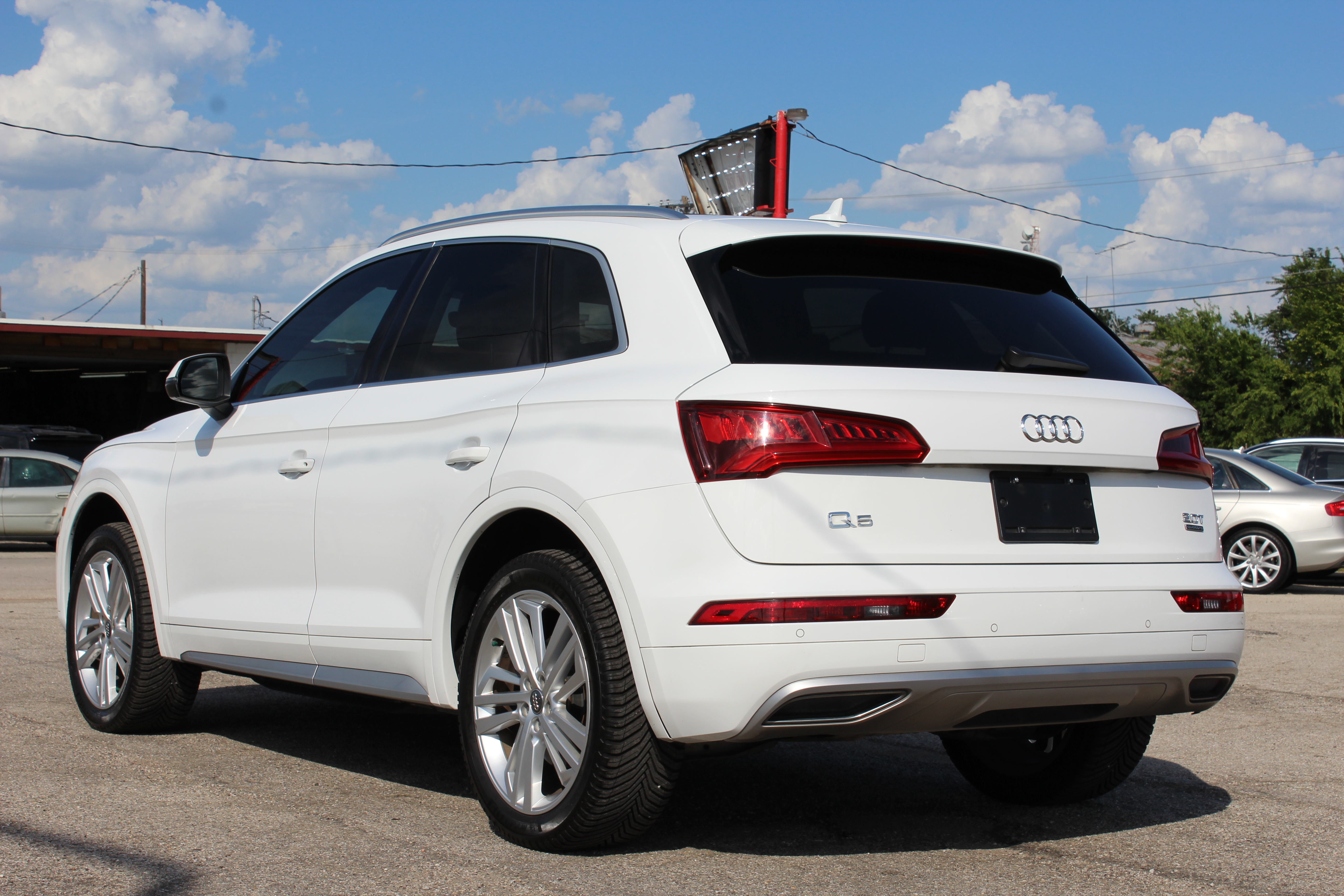 2018 Audi Q5 2.0 TFSI Prestige - White exterior view 9