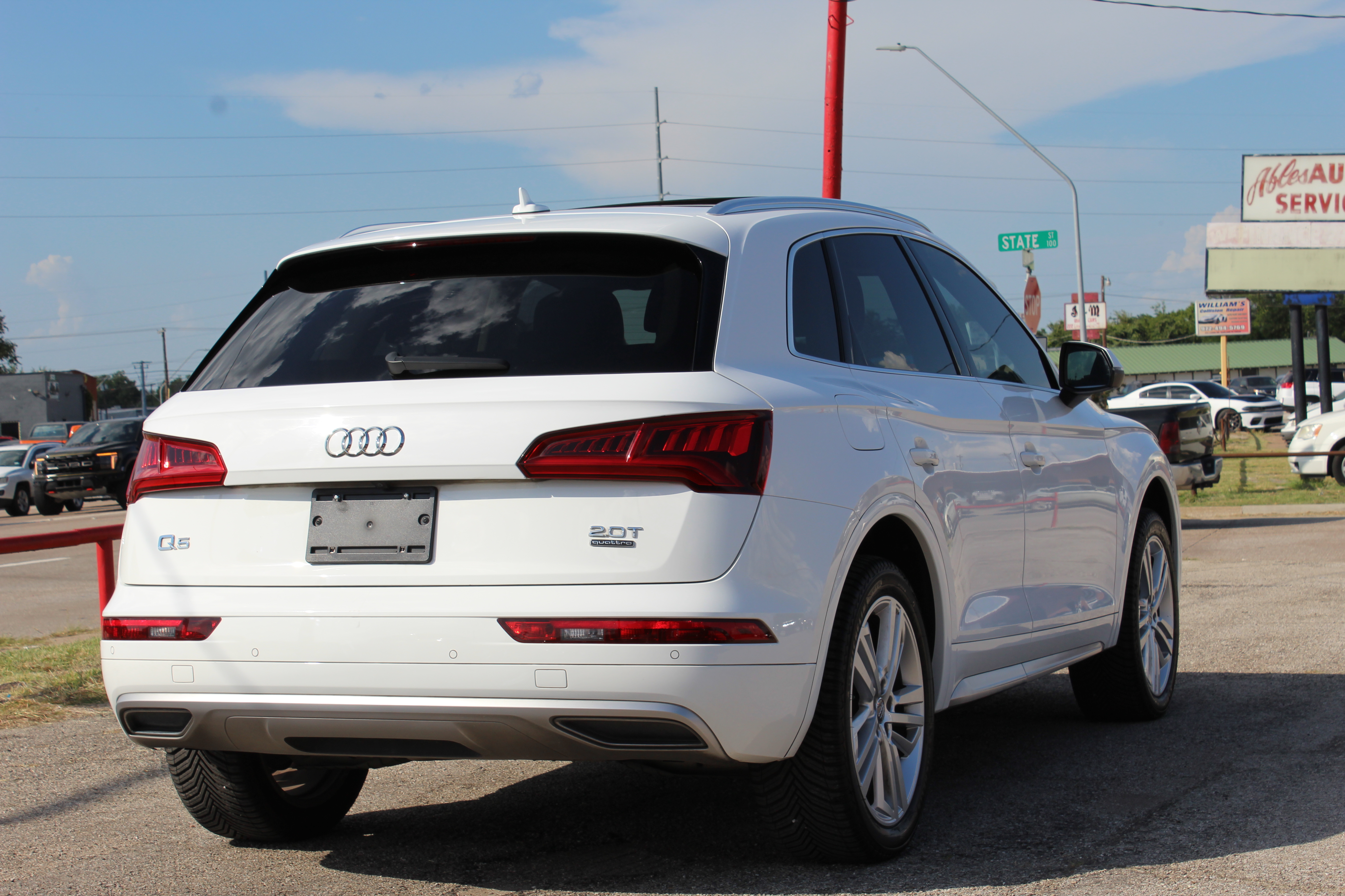2018 Audi Q5 2.0 TFSI Prestige - White exterior view 11