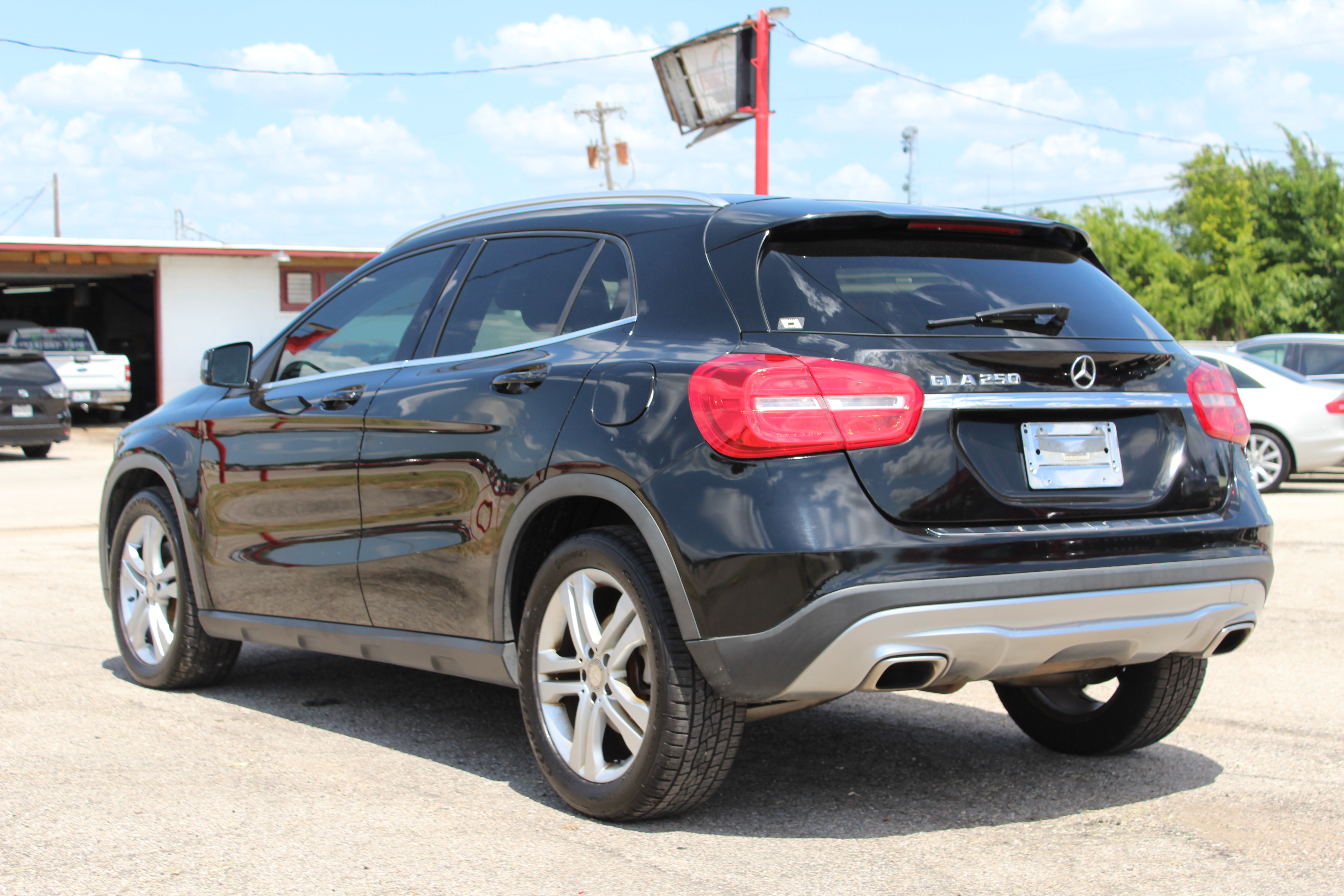 2015 Mercedes-Benz GLA 250 FWD 4dr GLA 250 - Black exterior view 6