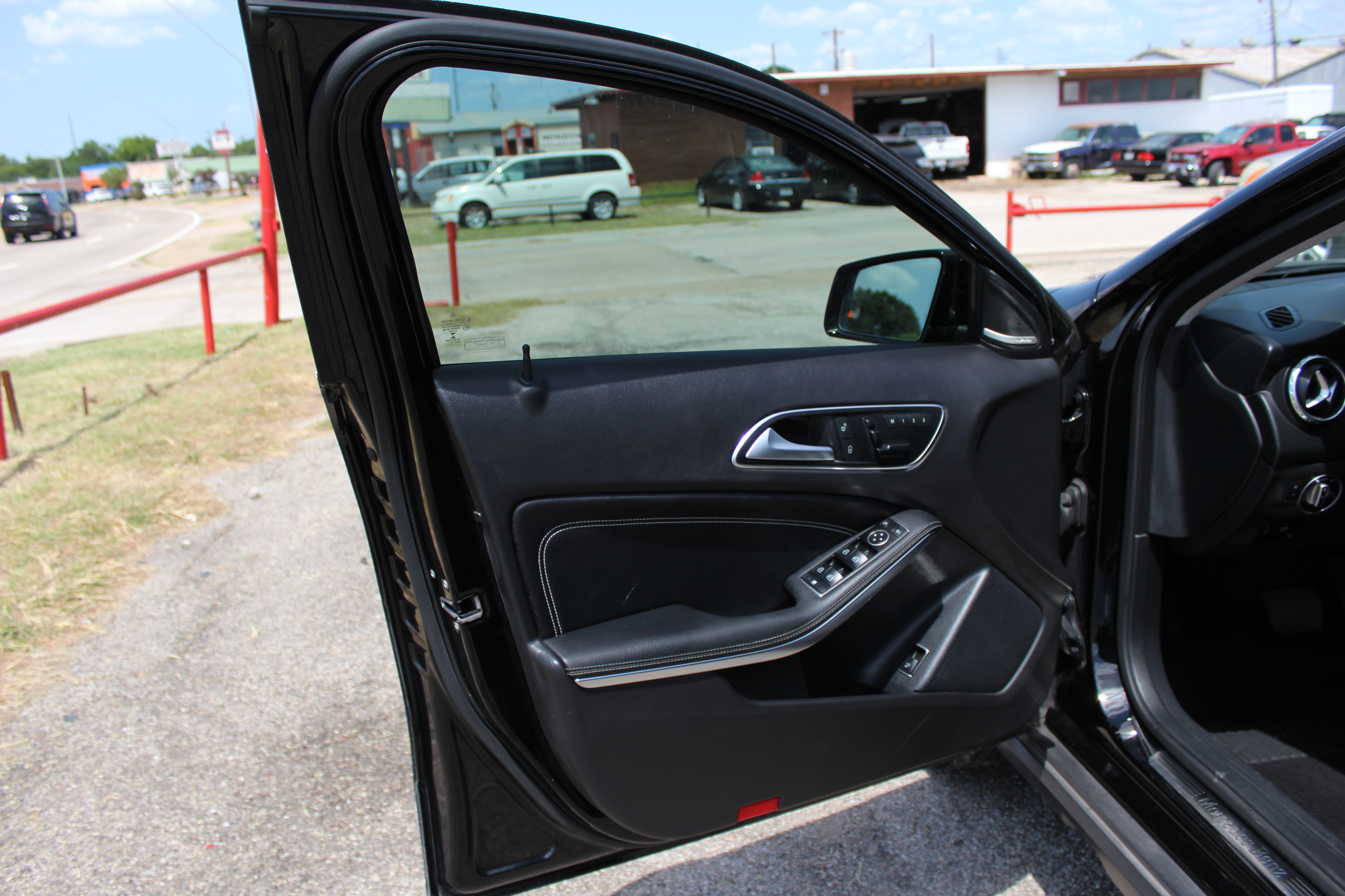 2015 Mercedes-Benz GLA 250 FWD 4dr GLA 250 - Black exterior view 18
