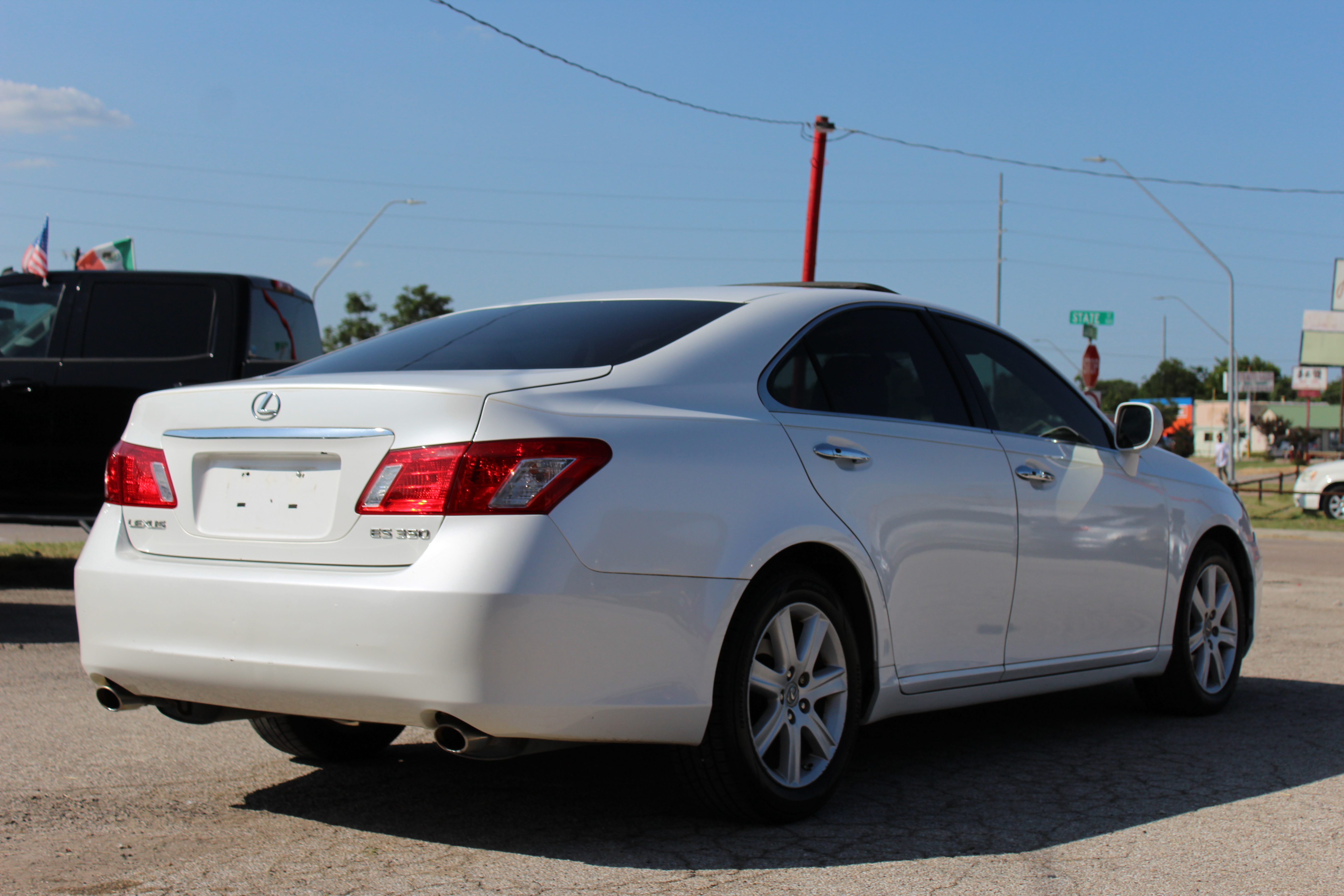 2007 Lexus ES 350 4dr Sdn - White exterior view 9