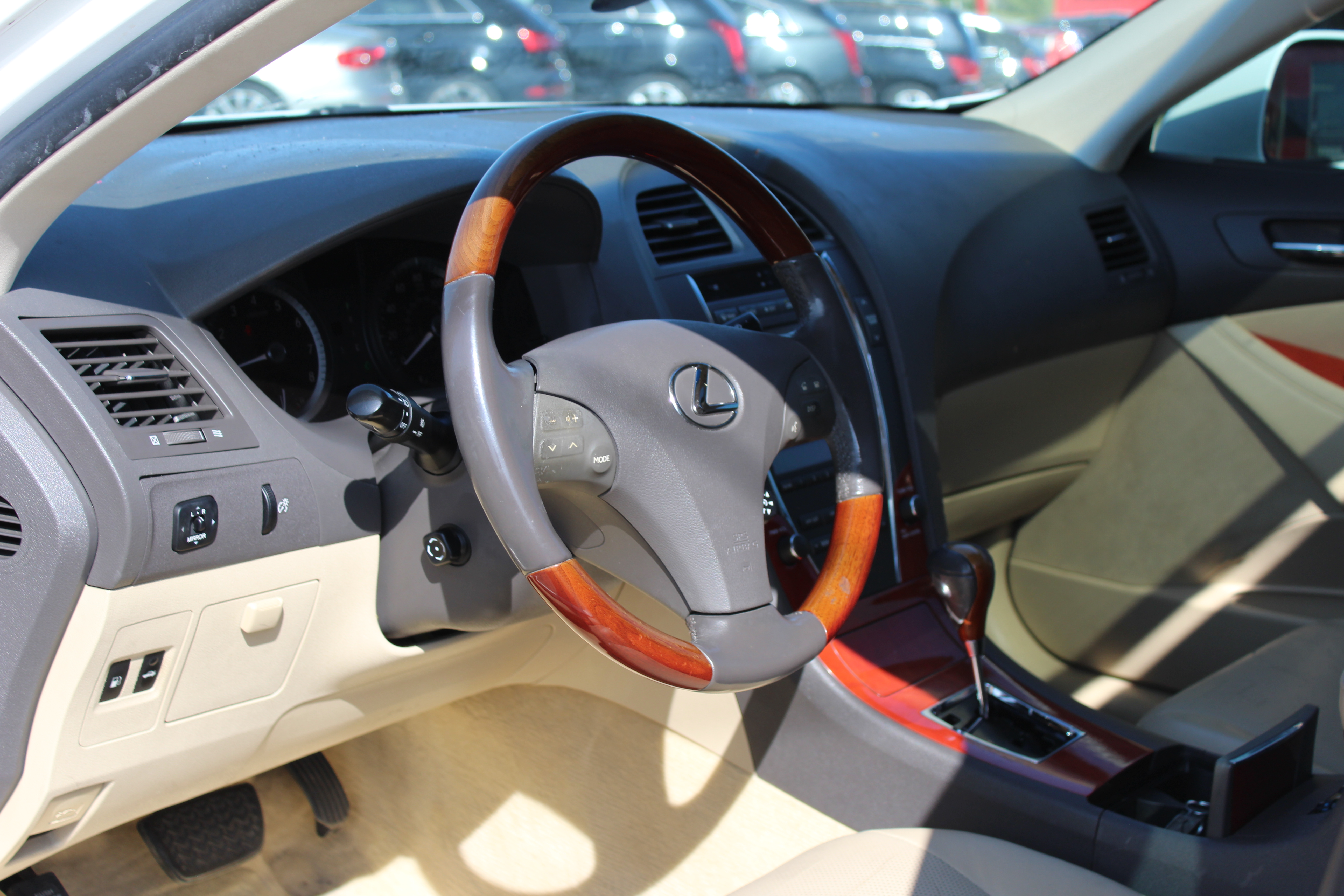 2007 Lexus ES 350 4dr Sdn - White exterior view 15