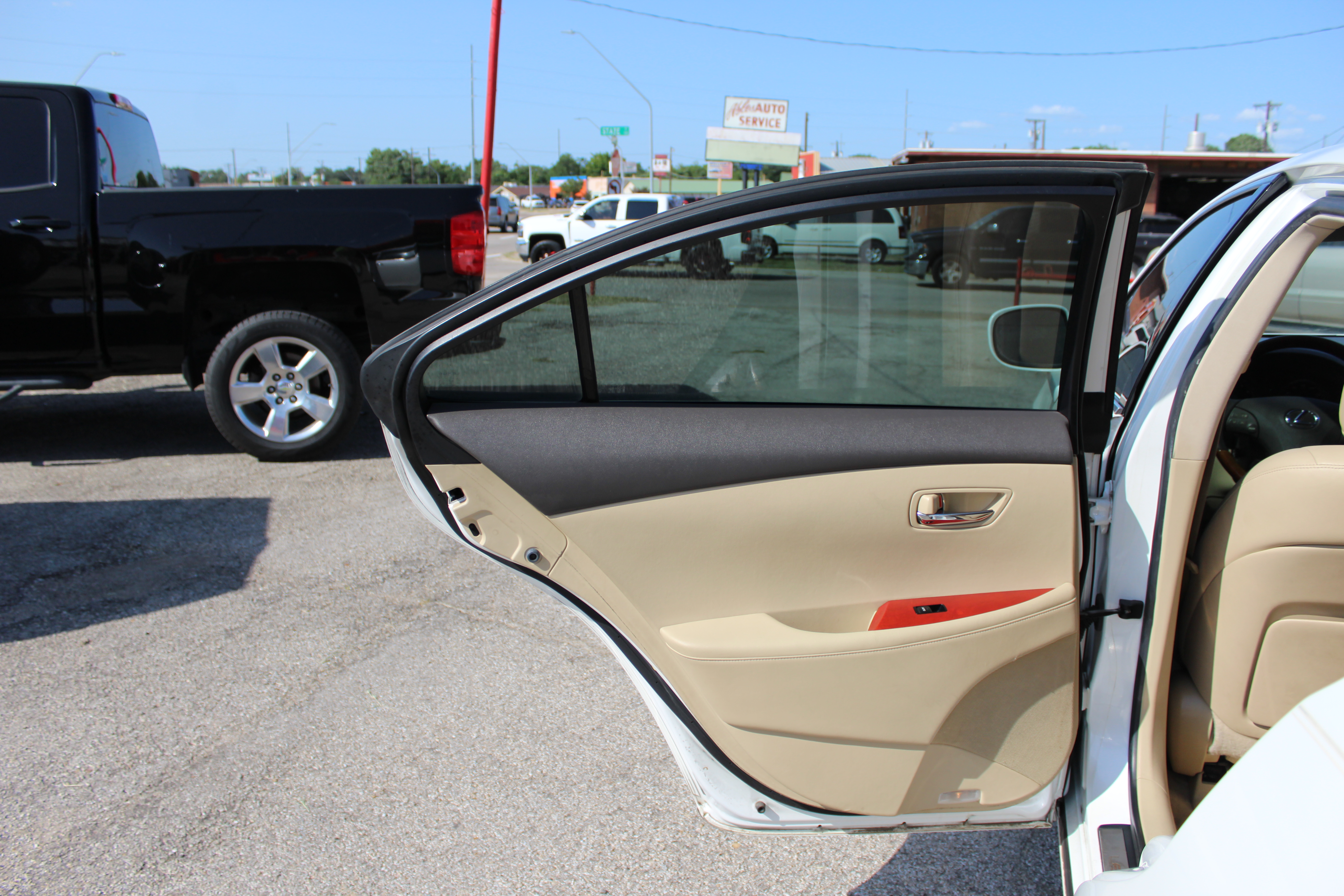 2007 Lexus ES 350 4dr Sdn - White exterior view 19
