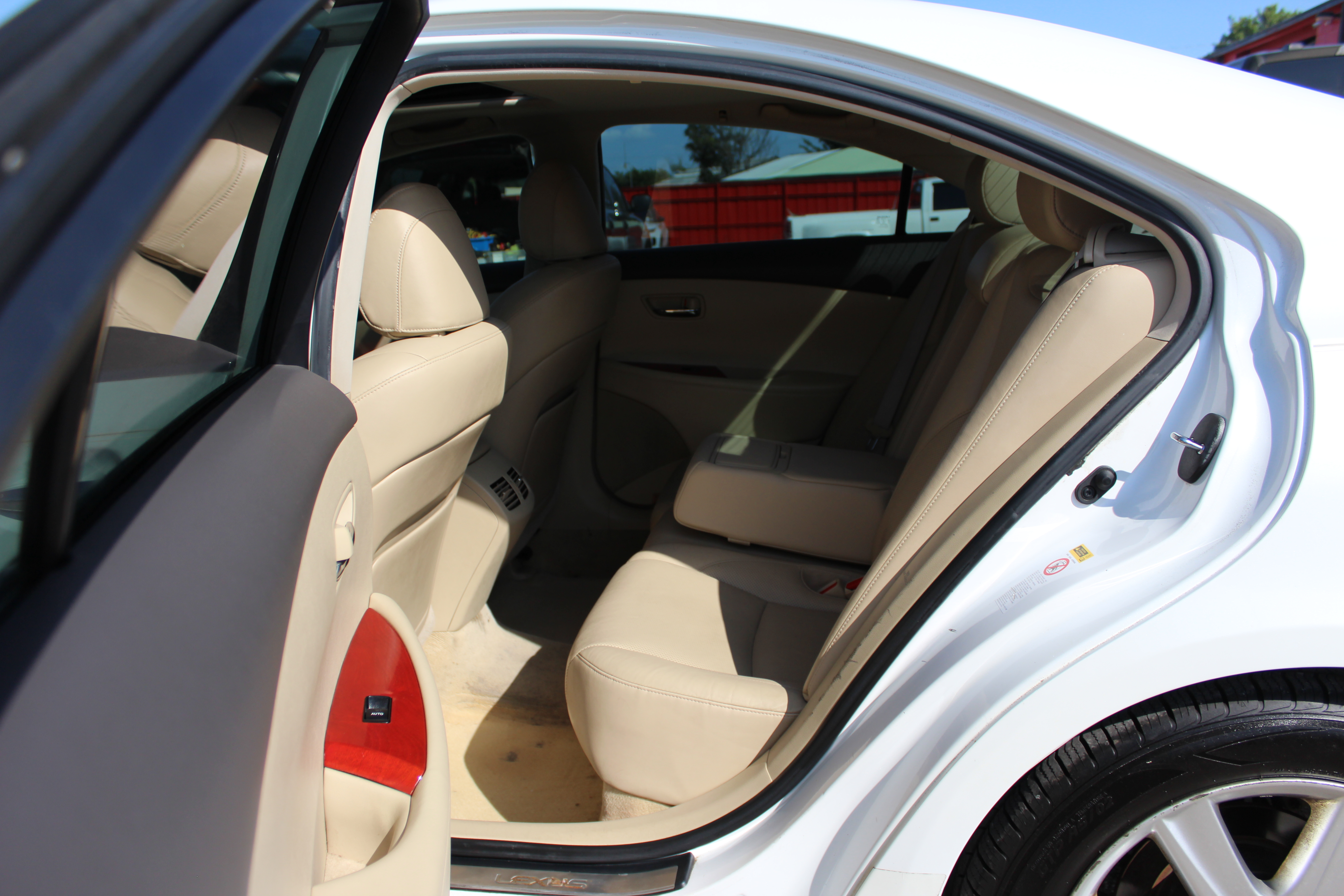 2007 Lexus ES 350 4dr Sdn - White exterior view 17