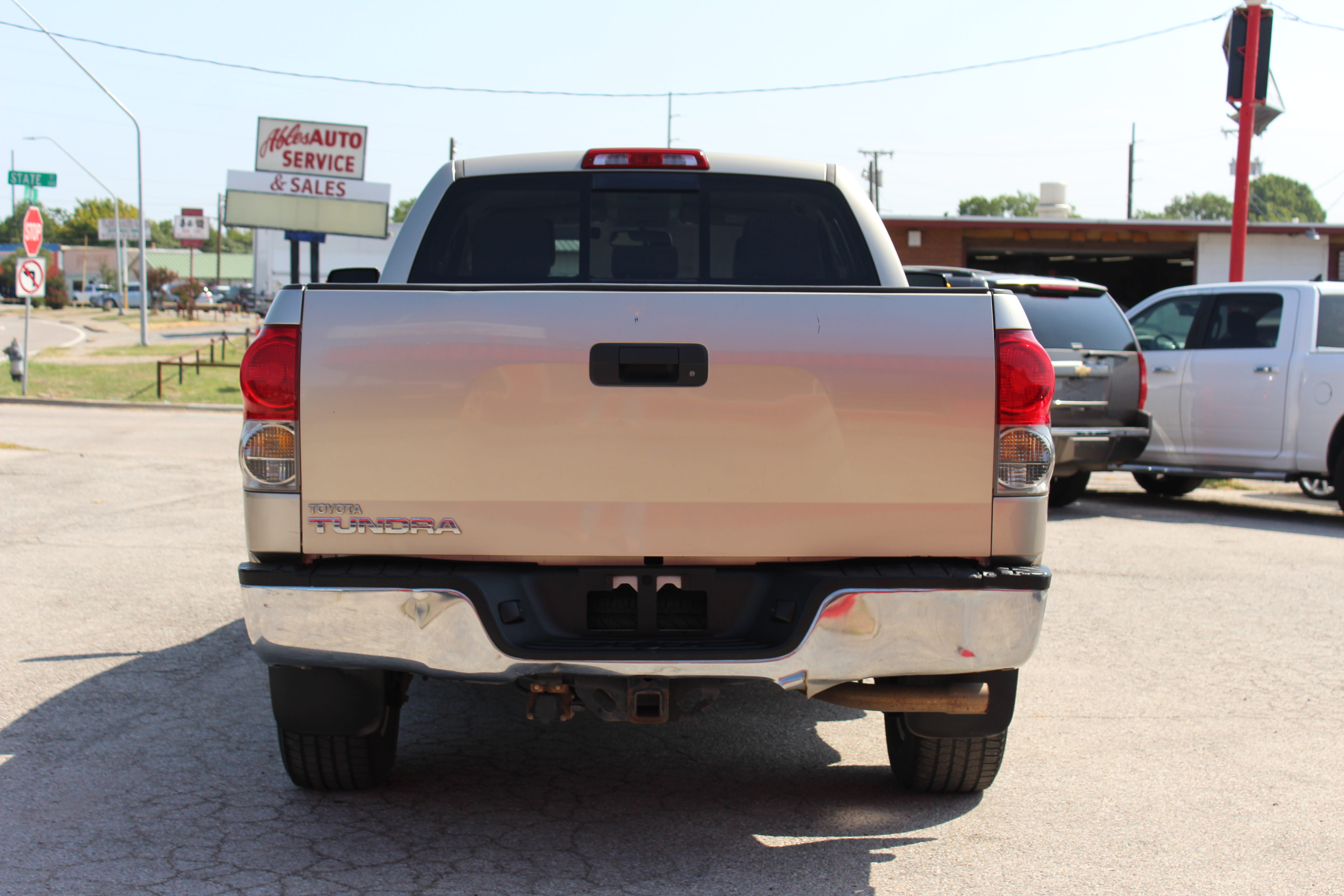 2008 Toyota Tundra Dbl 5.7L V8 6-Spd AT (Natl) - Gold exterior view 9
