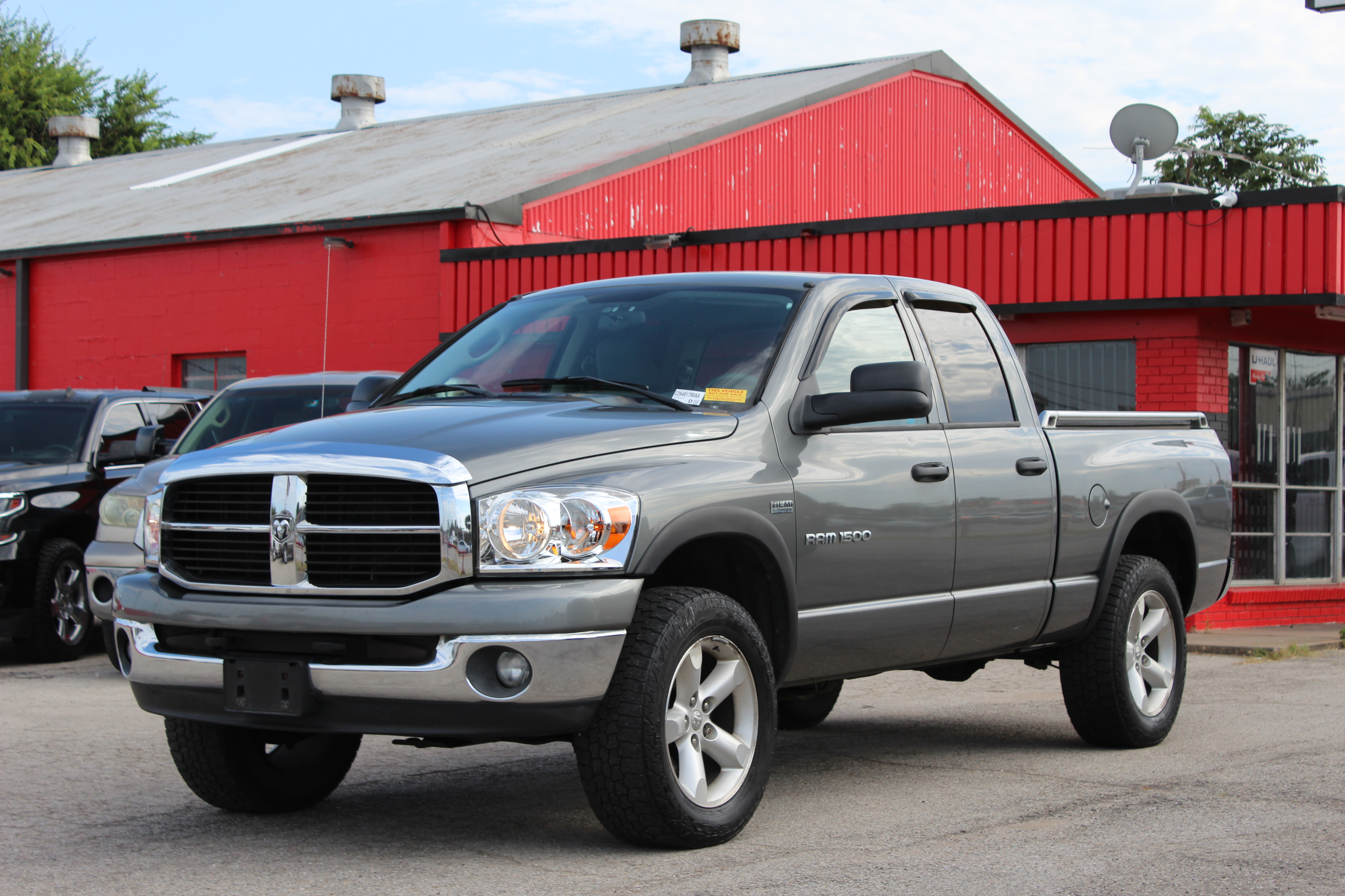 2006 Dodge Ram 1500 4dr Quad Cab 140.5 4WD SLT - Gold exterior view 5