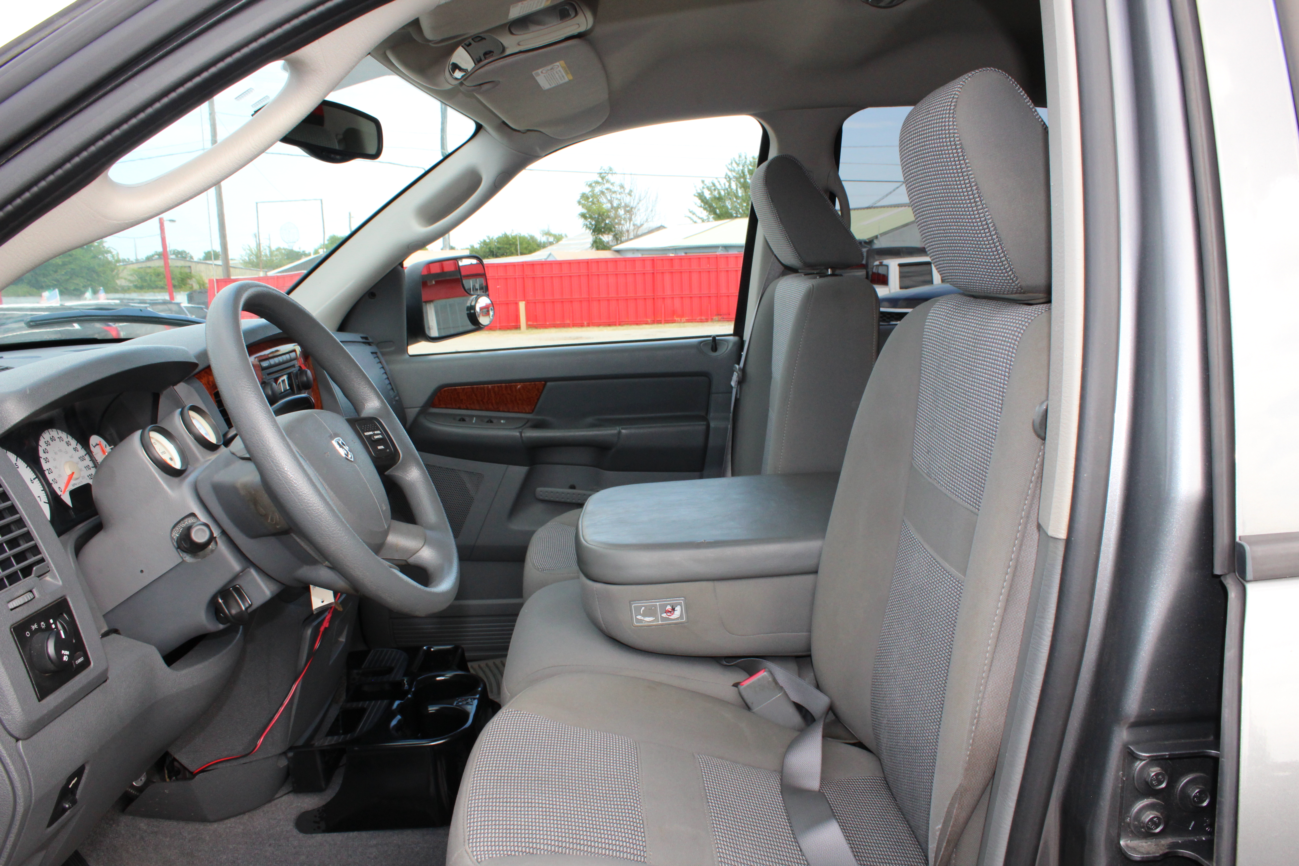 2006 Dodge Ram 1500 4dr Quad Cab 140.5 4WD SLT - Gold exterior view 12