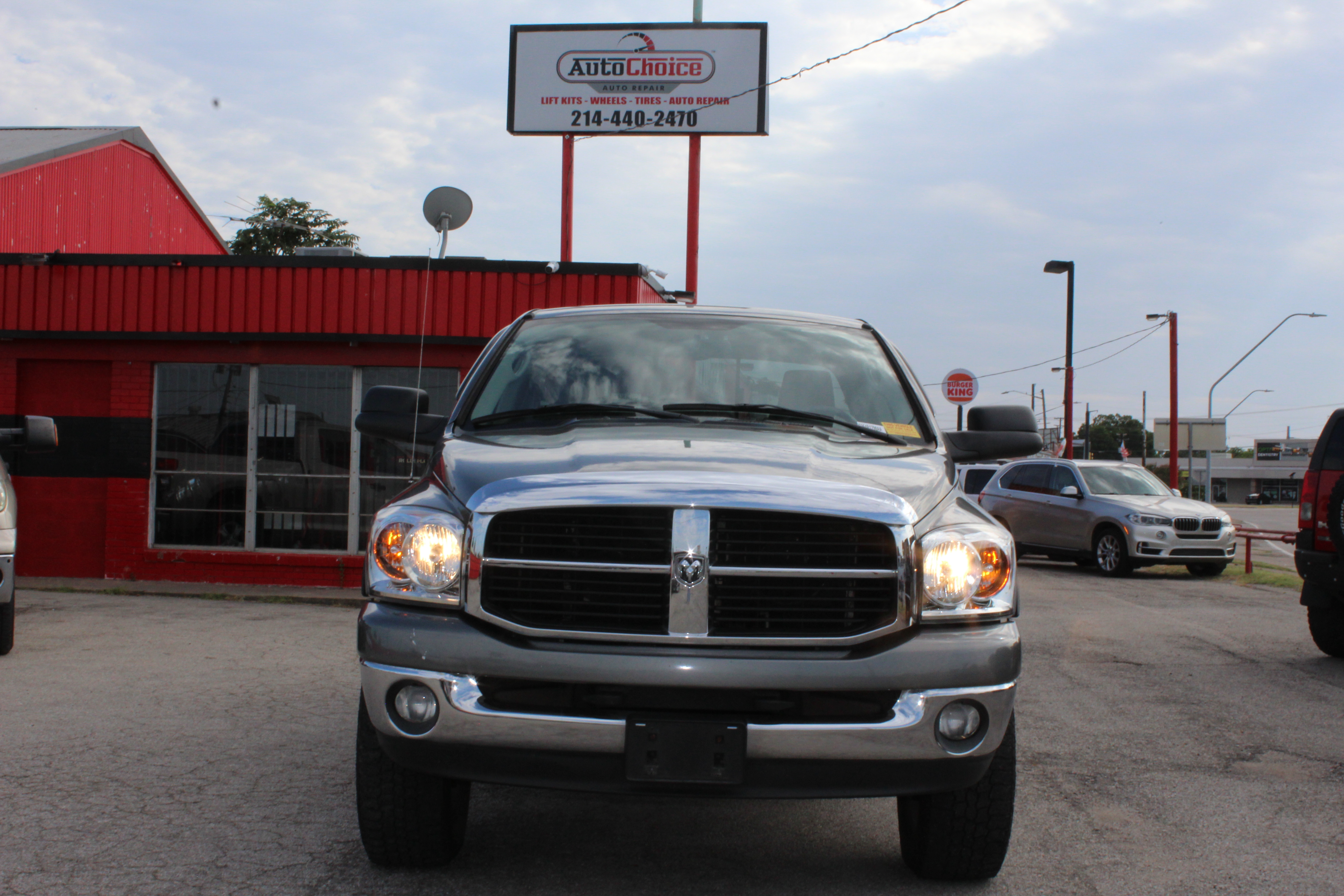 2006 Dodge Ram 1500 4dr Quad Cab 140.5 4WD SLT - Gold exterior view 3