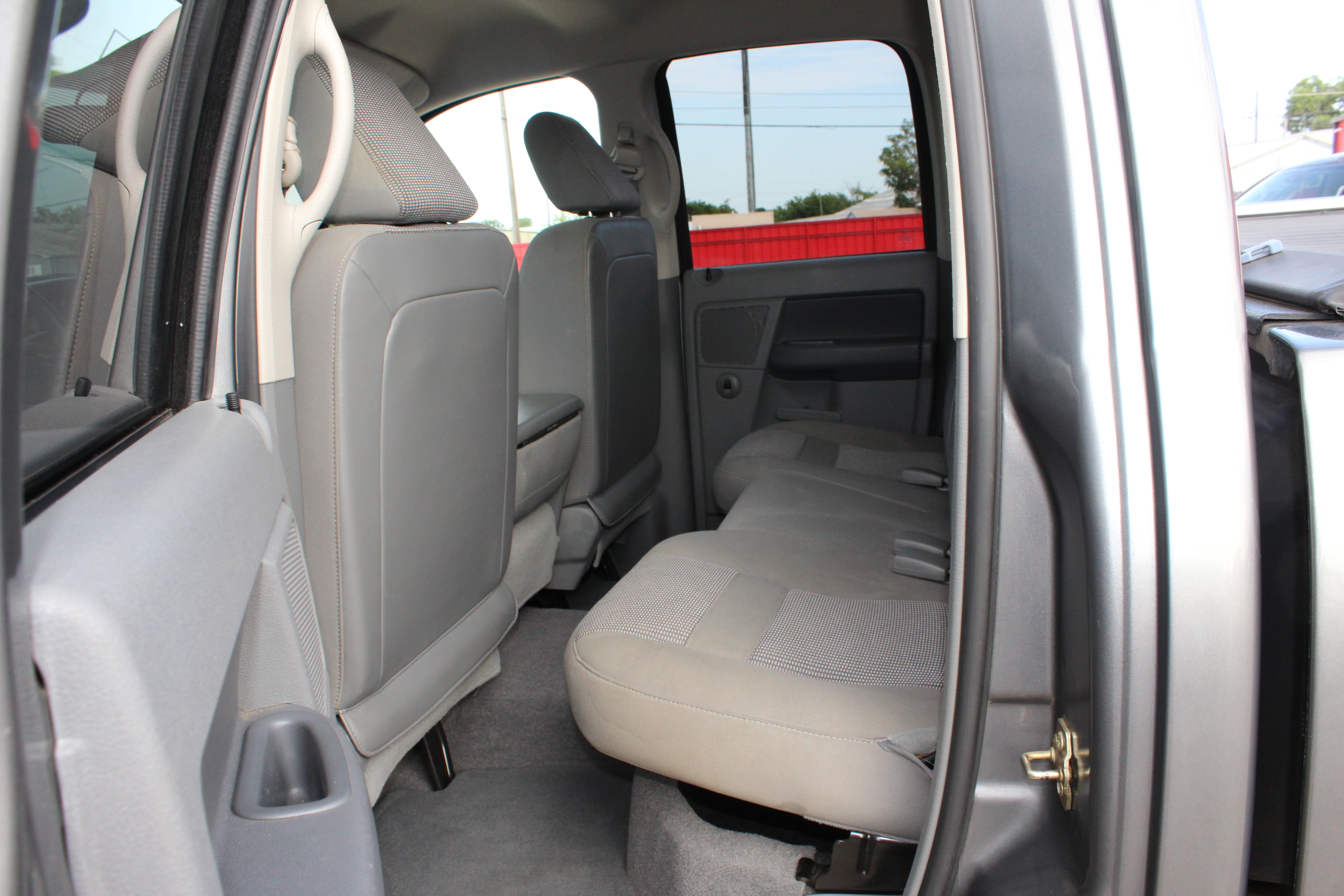 2006 Dodge Ram 1500 4dr Quad Cab 140.5 4WD SLT - Gold exterior view 15