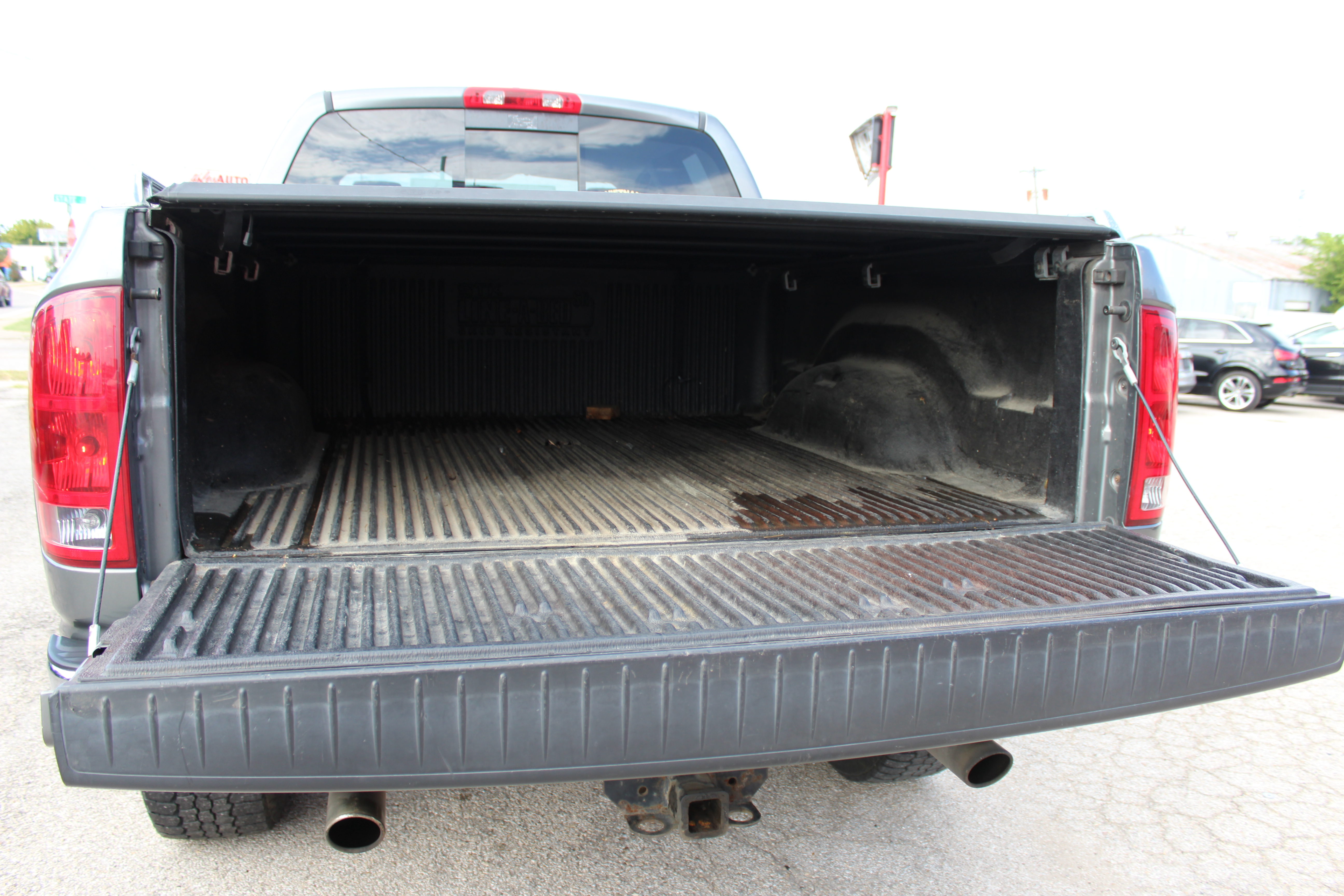 2006 Dodge Ram 1500 4dr Quad Cab 140.5 4WD SLT - Gold exterior view 19