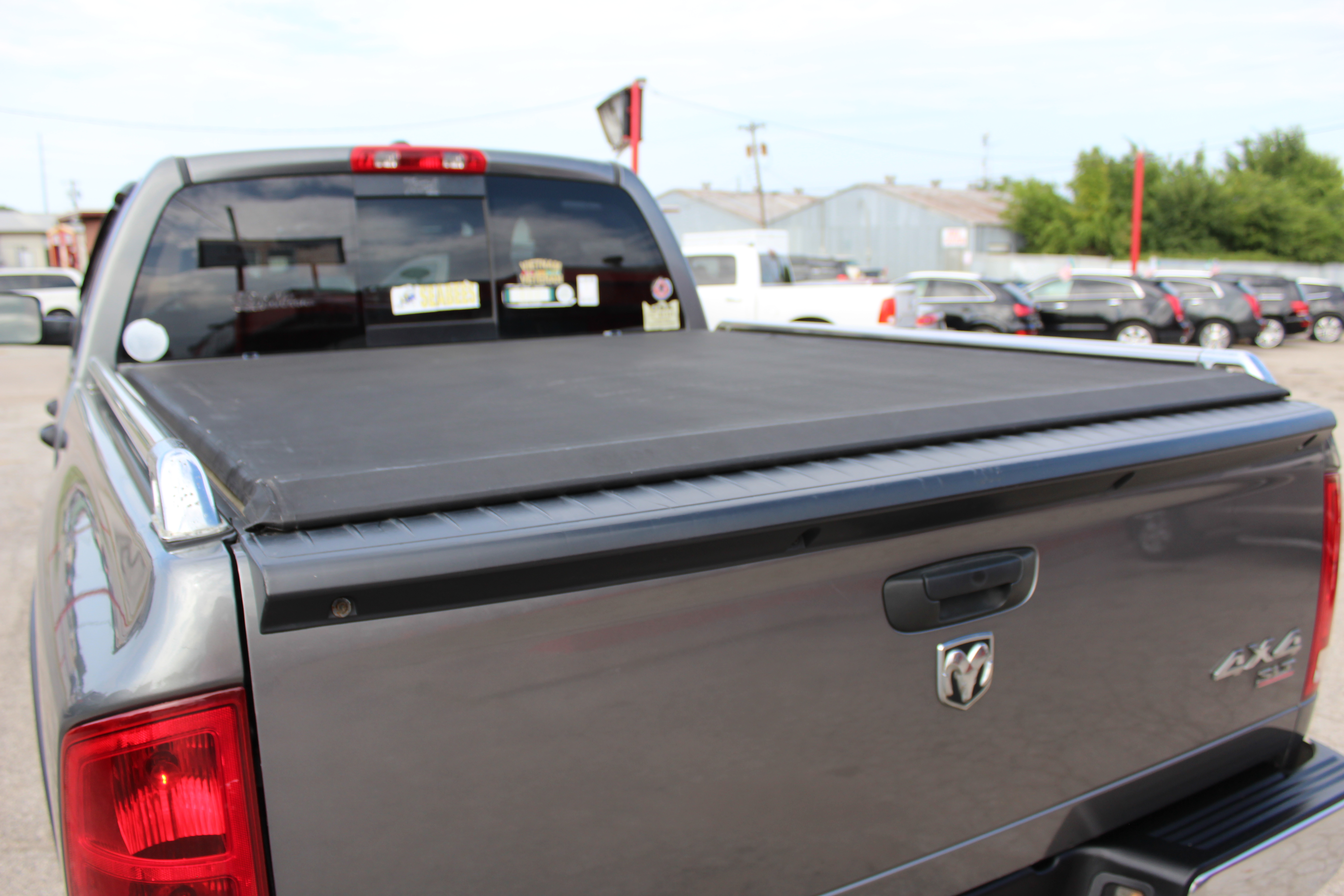 2006 Dodge Ram 1500 4dr Quad Cab 140.5 4WD SLT - Gold exterior view 18