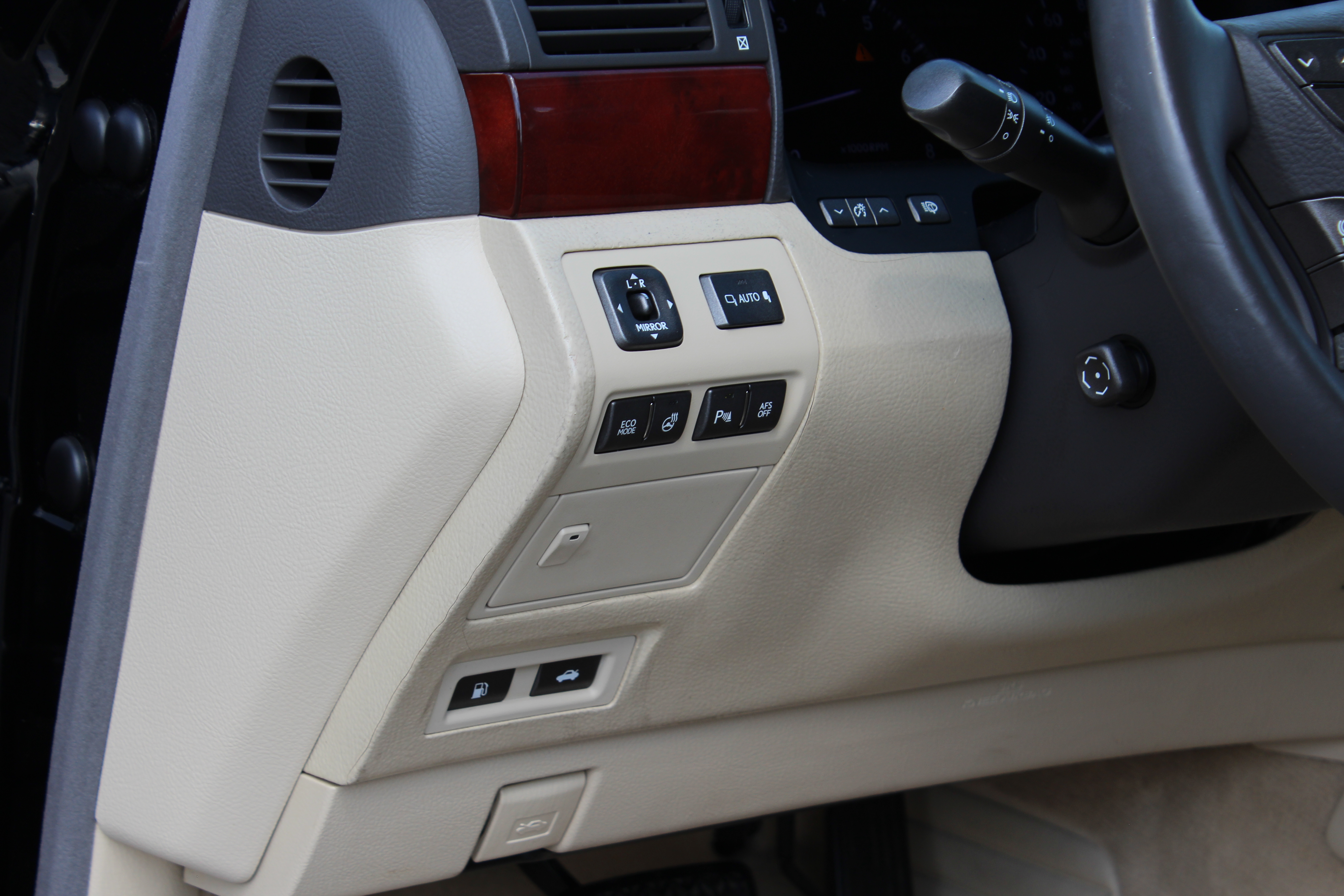 2010 Lexus LS 460 4dr Sdn L RWD - Black exterior view 15