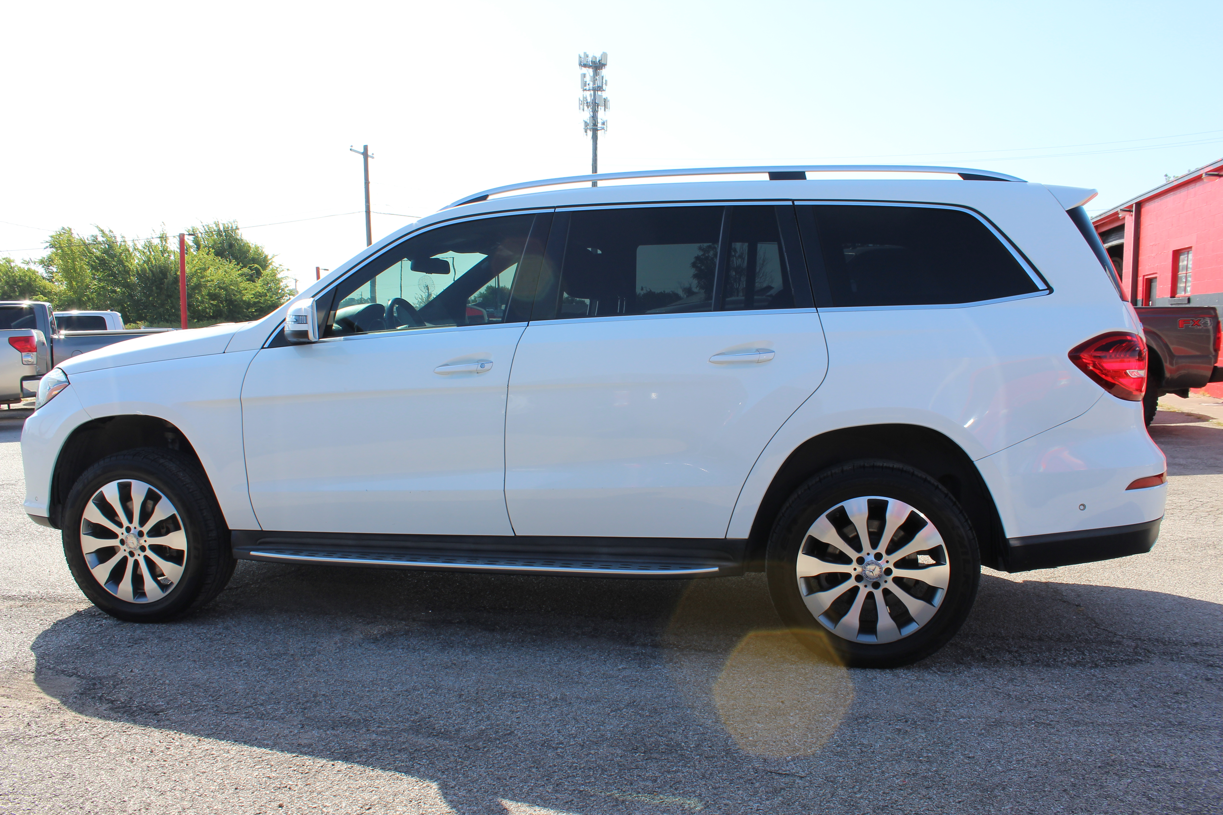 2017 Mercedes-Benz GLS 450 GLS 450 4MATIC SUV - White exterior view 7