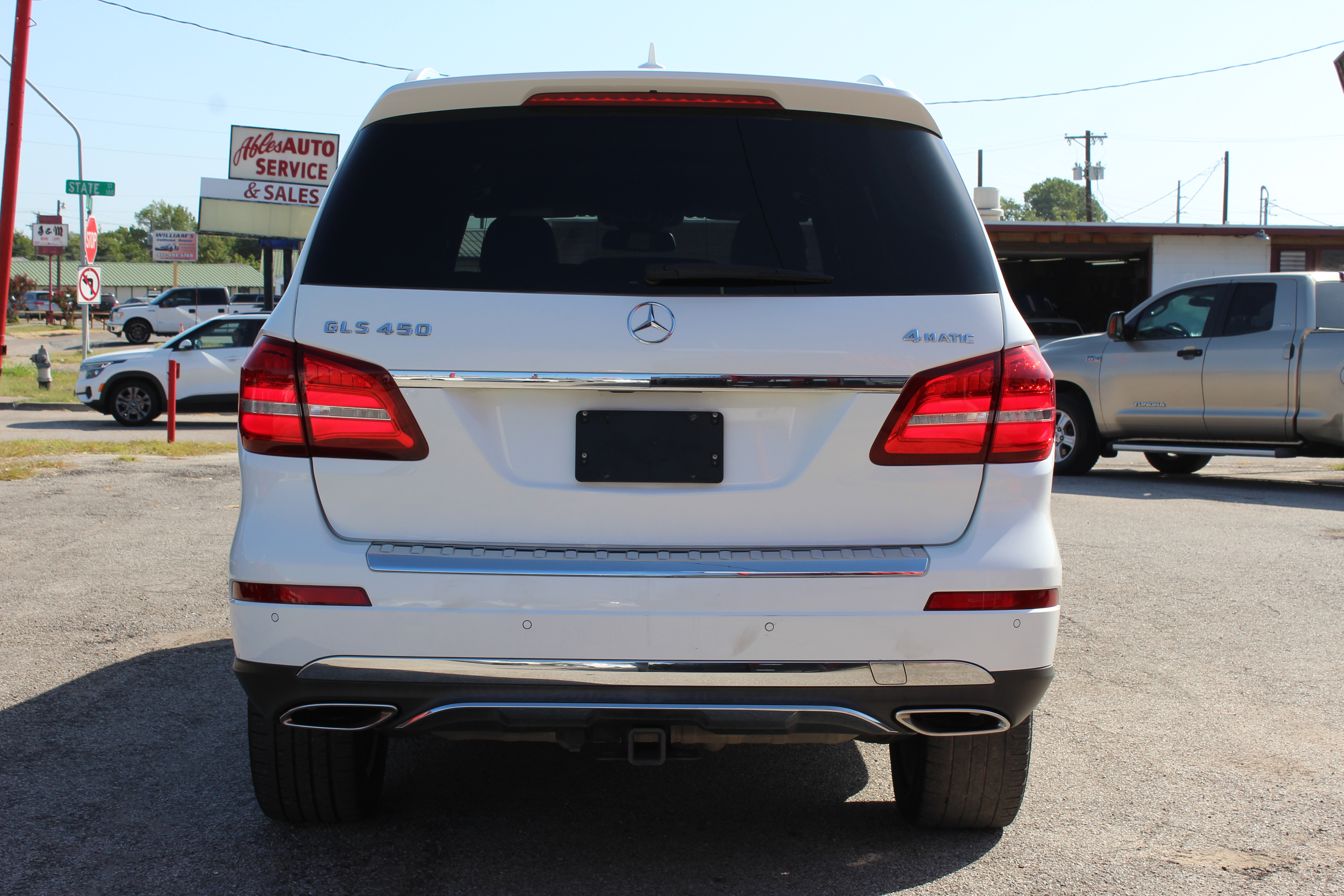 2017 Mercedes-Benz GLS 450 GLS 450 4MATIC SUV - White exterior view 9
