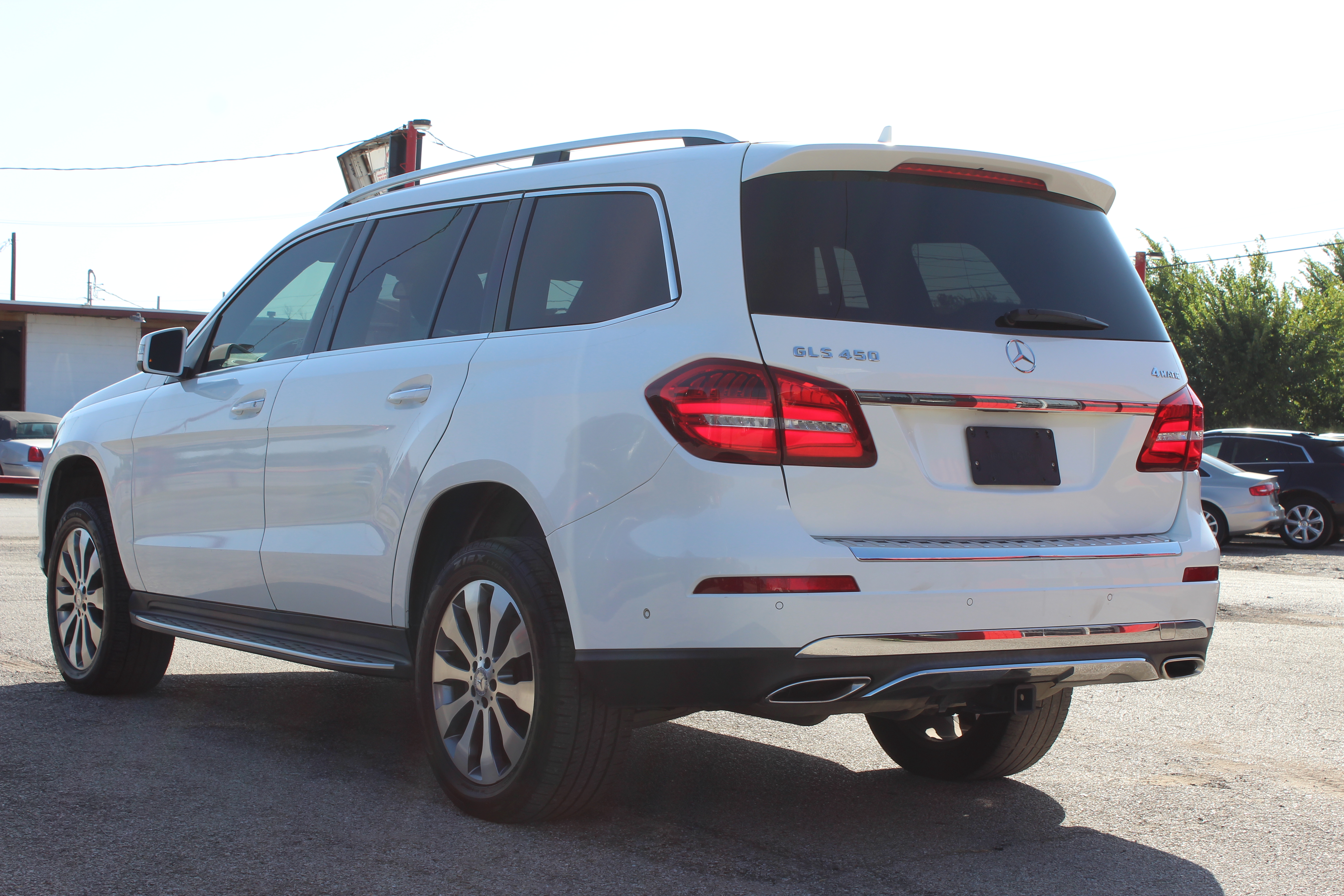 2017 Mercedes-Benz GLS 450 GLS 450 4MATIC SUV - White exterior view 8