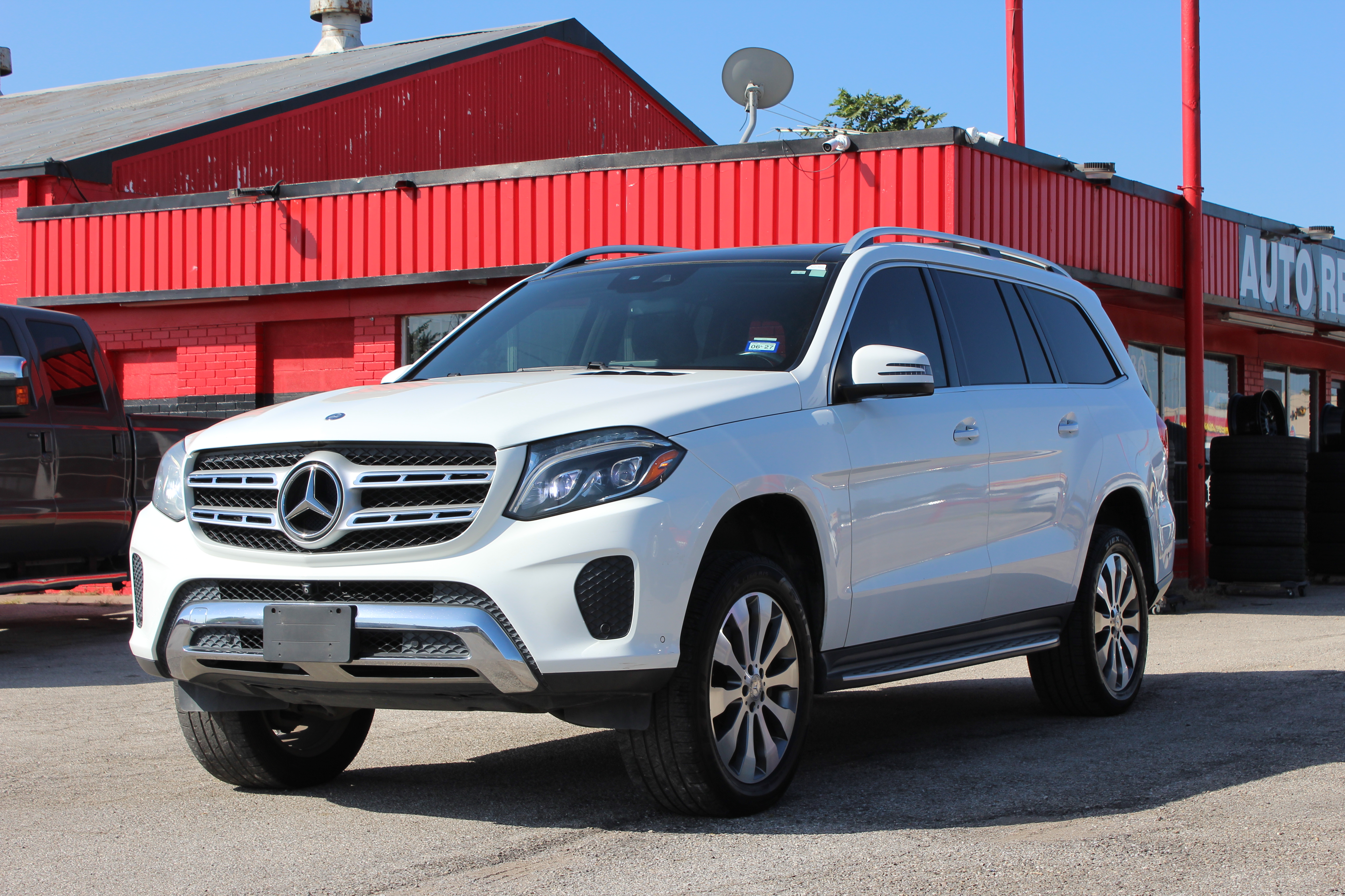 2017 Mercedes-Benz GLS 450 GLS 450 4MATIC SUV - White exterior view 6